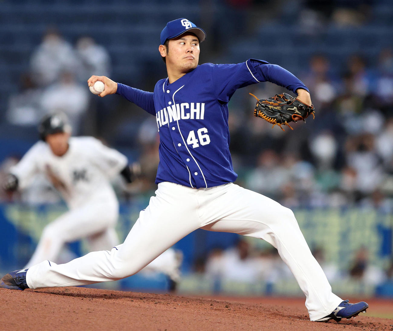 ロッテ対中日　中日先発の鈴木（撮影・狩俣裕三）