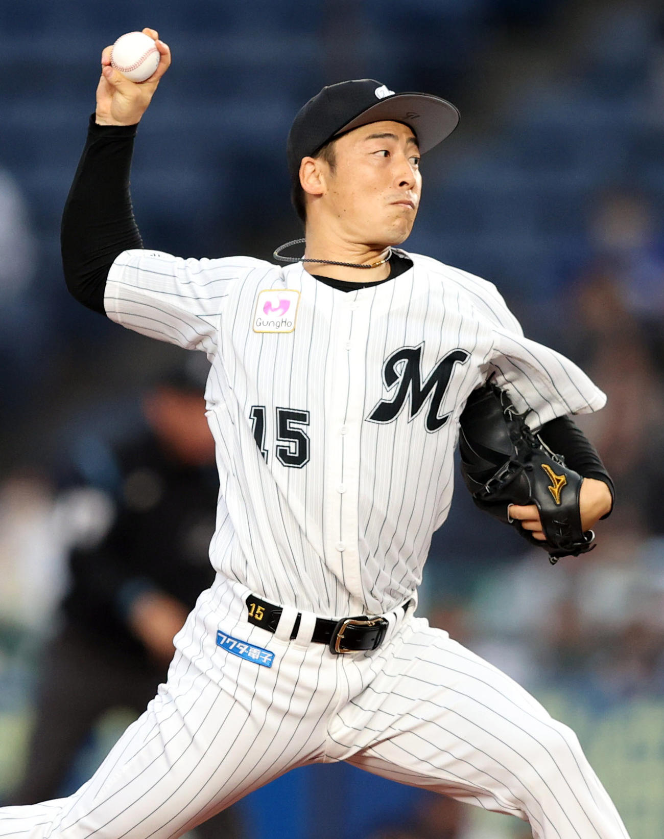 ロッテ対中日　ロッテ先発の美馬（撮影・狩俣裕三）