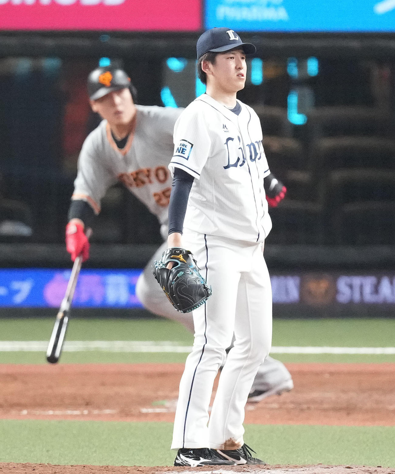 西武対巨人　5回表巨人無死二塁、岡本和に左前適時打を浴びる隅田（撮影・鈴木みどり）