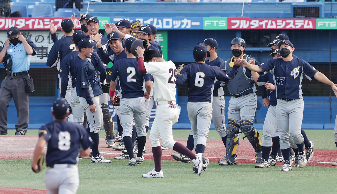 上武大対福岡大　準決勝進出を決め喜ぶ上武大の選手たち（撮影・野上伸悟）