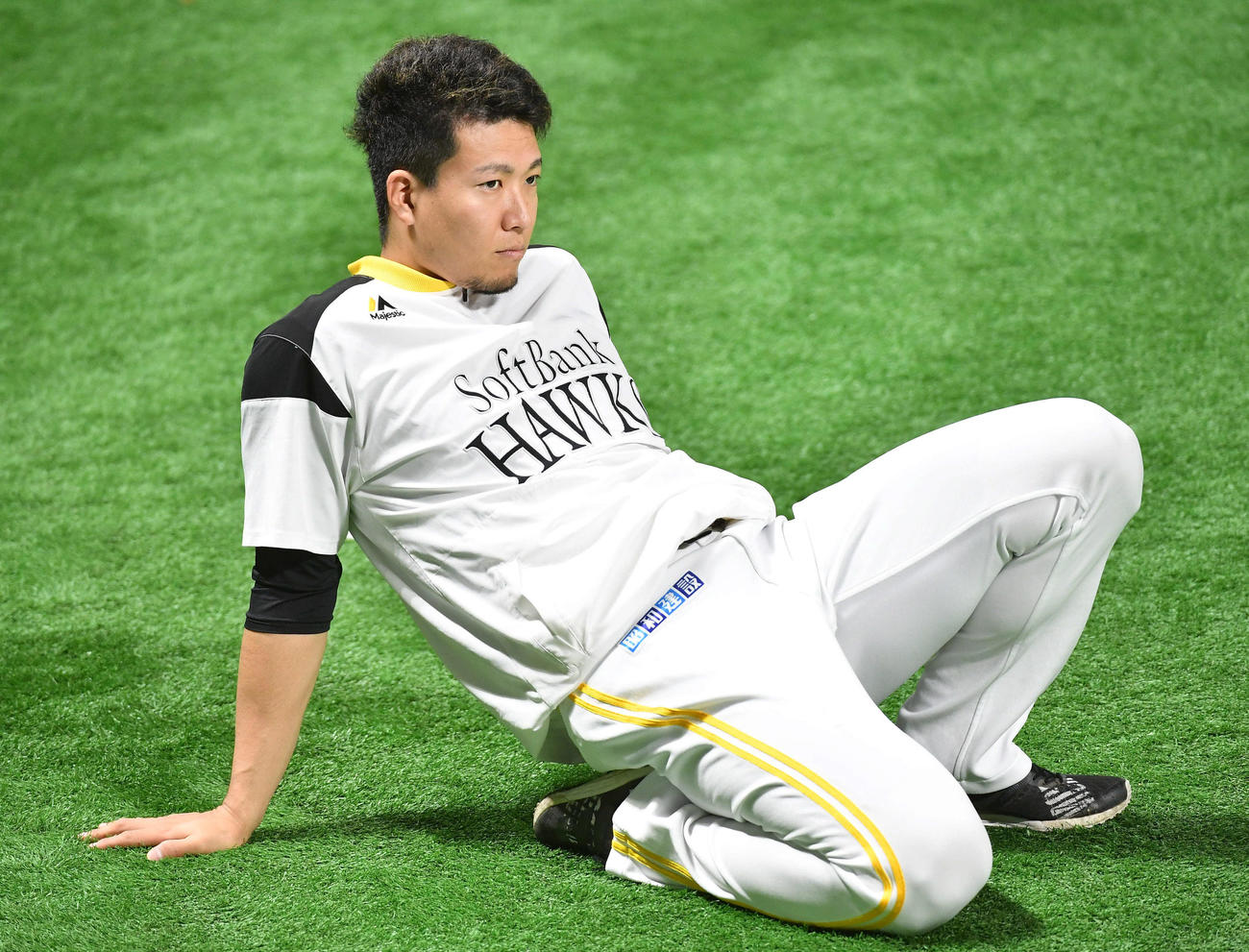 ソフトバンク対阪神　ストレッチを行う千賀（撮影・岩下翔太）