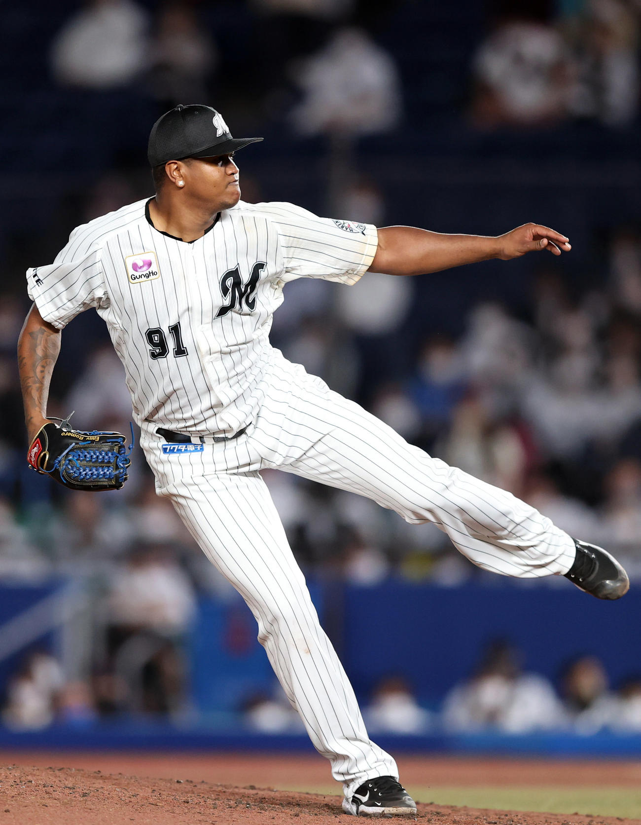 ロッテ対中日　8回表、力投するロッテ先発ロメロ（撮影・狩俣裕三）