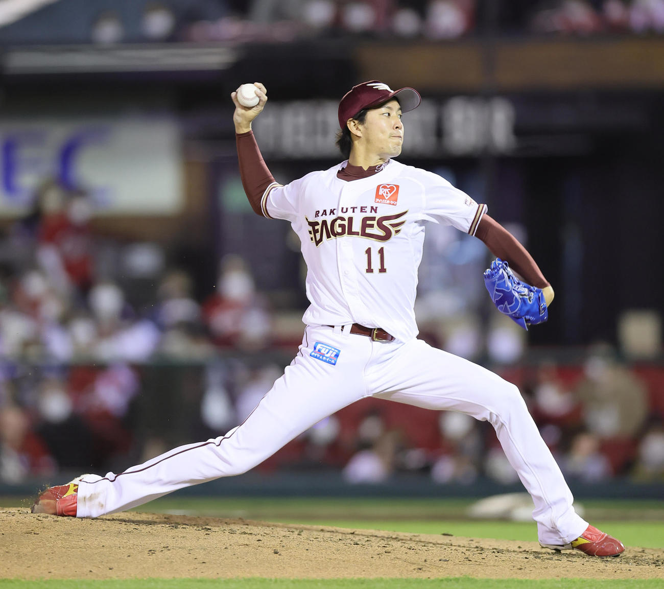 楽天対広島　楽天先発の岸（撮影・足立雅史）