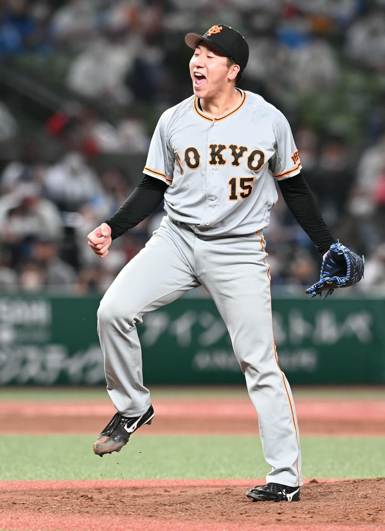西武対巨人　西武に勝利しさけぶ巨人大勢（撮影・たえ見朱実）