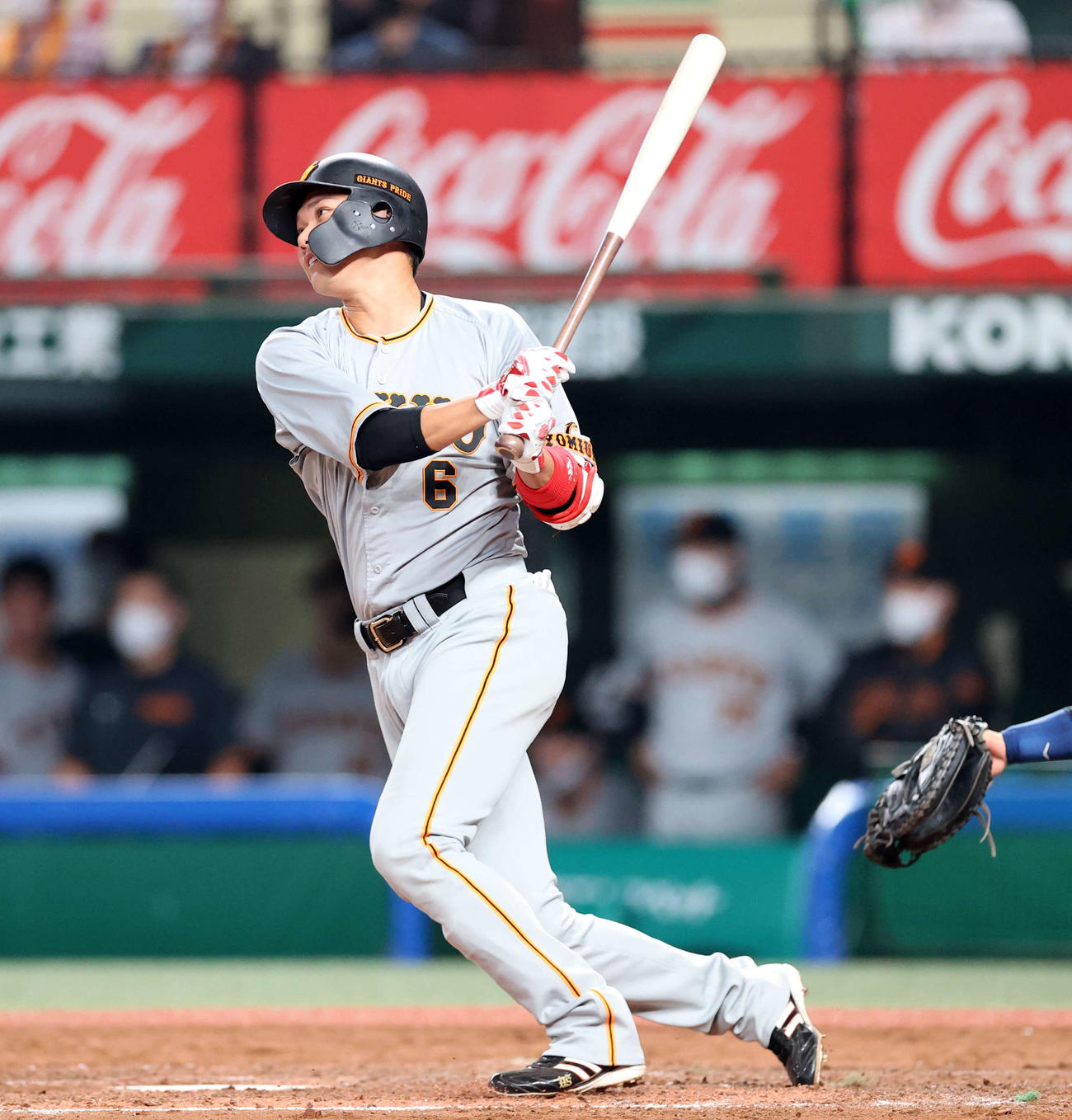 西武対巨人　5回表巨人無死一塁、坂本は中前打を放つ（撮影・浅見桂子）
