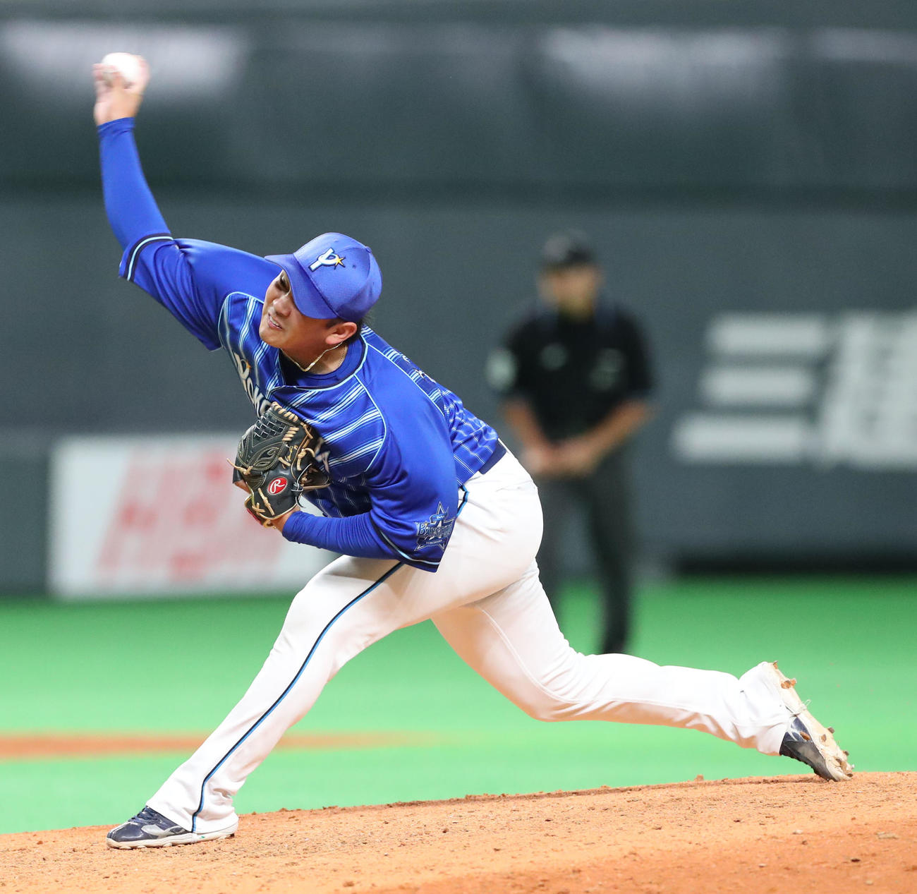 日本ハム対DeNA DeNA4番手の山崎（撮影・佐藤翔太）