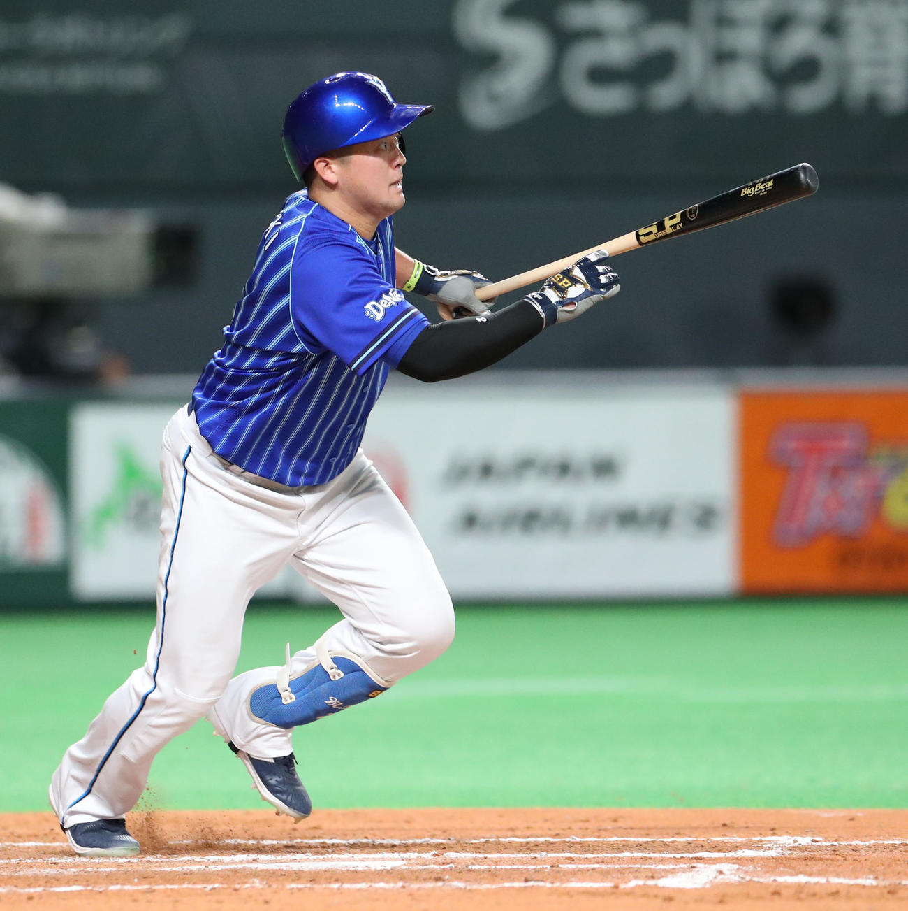 日本ハム対DeNA 8回表DeNA無死二塁、牧は勝ち越しとなる適時二塁打を放つ（撮影・佐藤翔太）