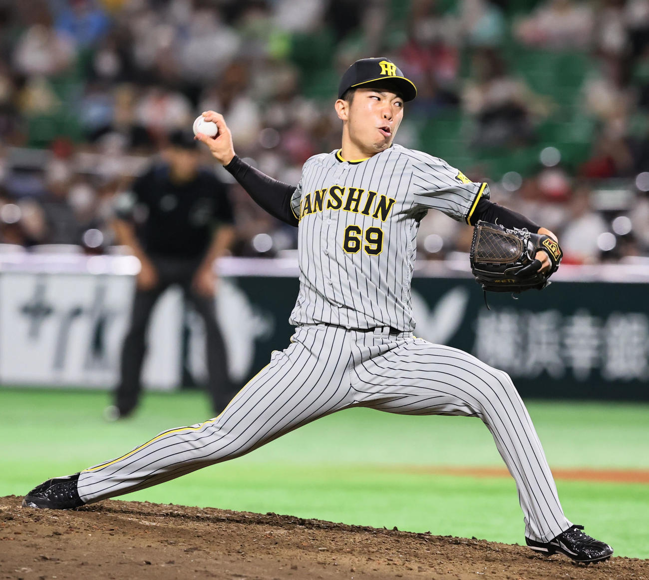 ソフトバンク対阪神　6回裏、阪神4番手で登板する石井（撮影・加藤哉）