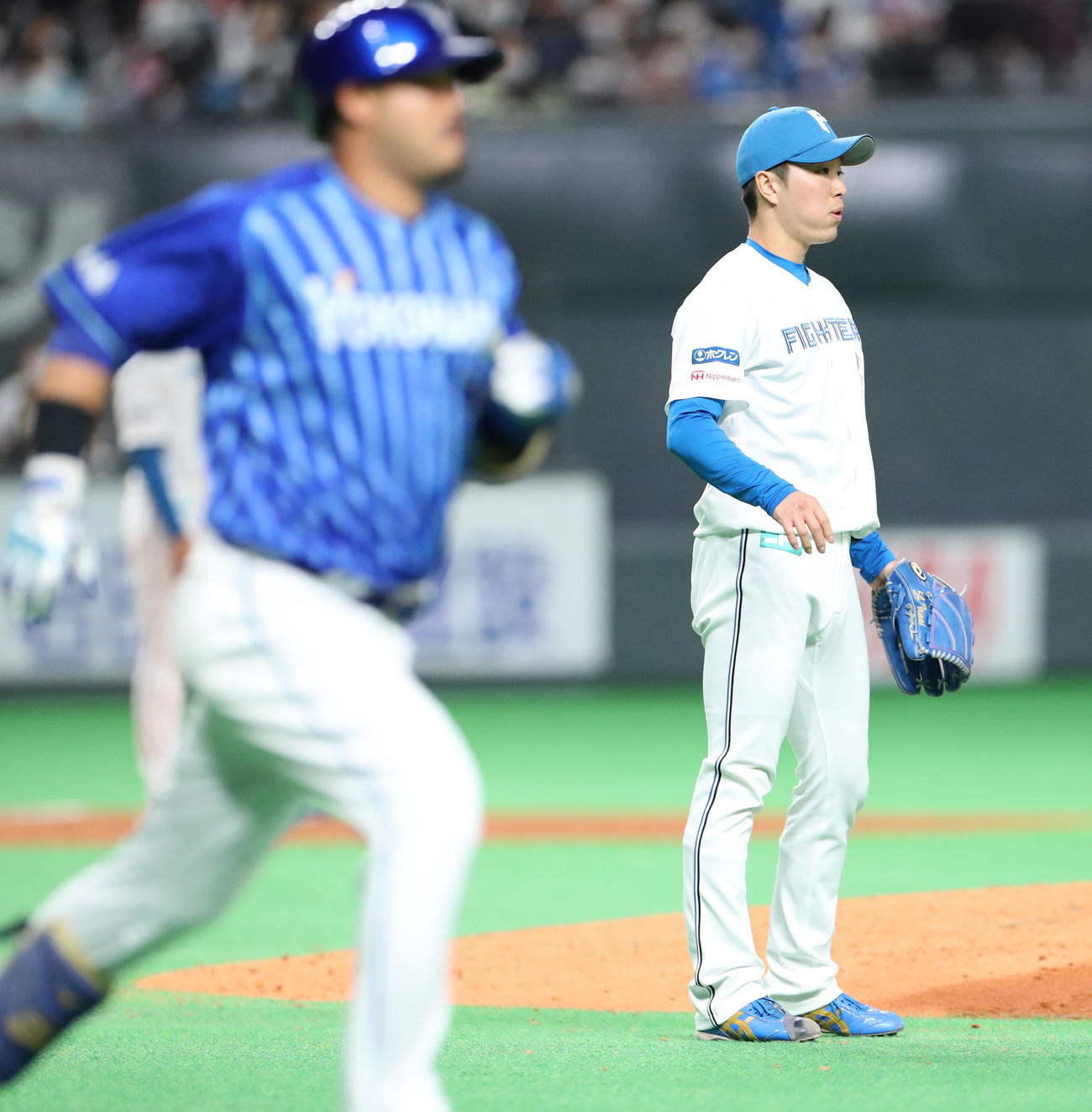 日本ハム対DeNA 8回表DeNA無死三塁、宮崎に右前適時打を打たれる玉井（撮影・佐藤翔太）