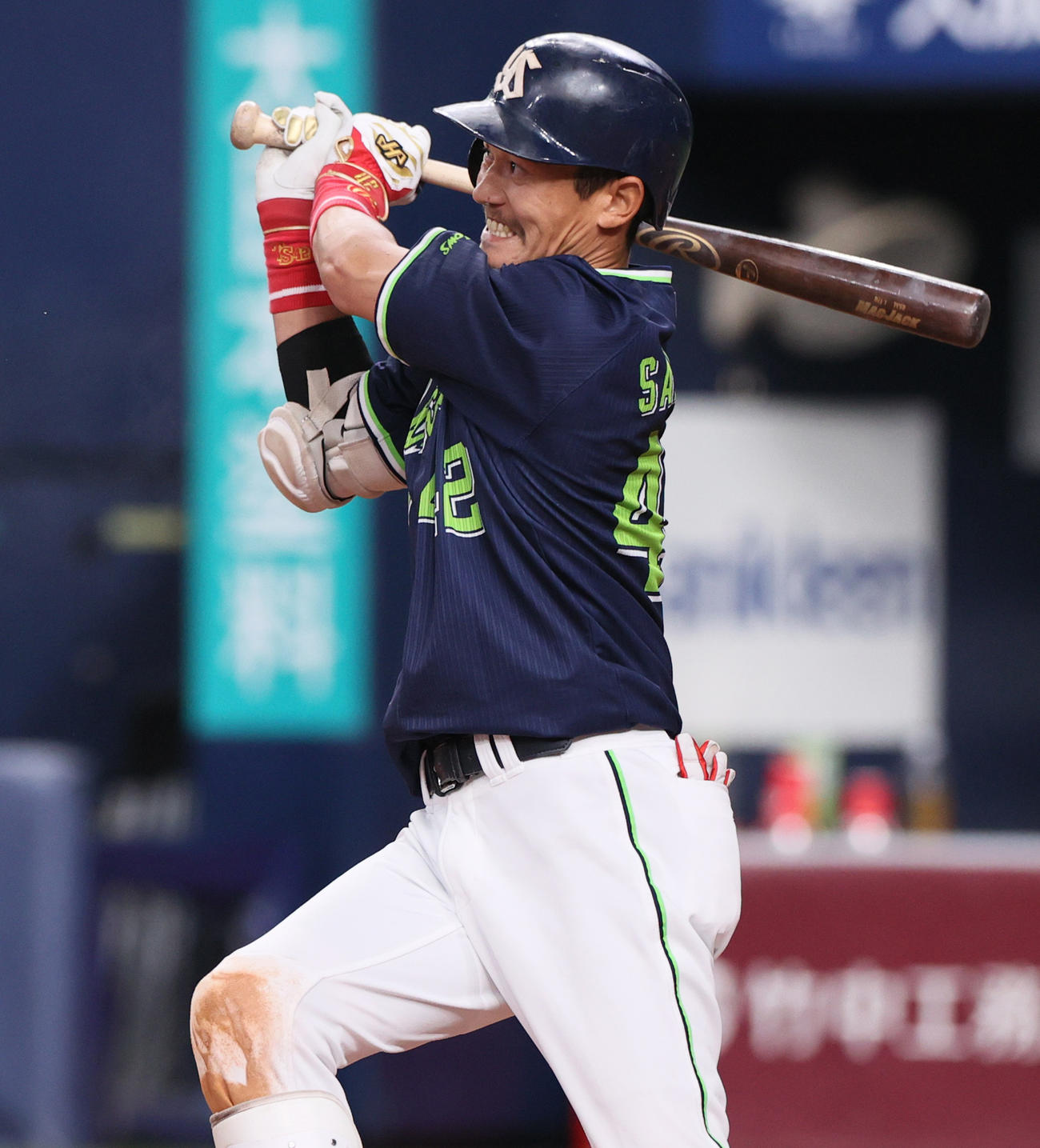 オリックス対ヤクルト　4回表ヤクルト2死、坂口は右へ二塁打を放つ（撮影・上山淳一）