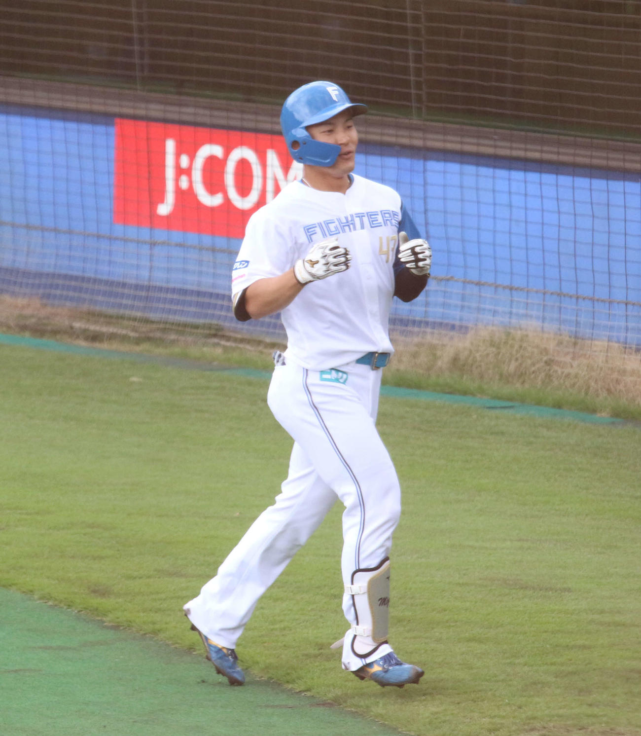 日本ハム対DeNA 3回裏日本ハム無死　右中間へ2試合連続となる3号ソロを放った水野（撮影・木下大輔）