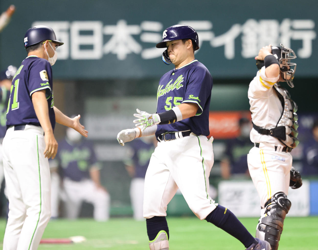 ソフトバンク対ヤクルト　4回表ヤクルト無死、村上宗隆は左越えに勝ち越し本塁打を放つ（撮影・梅根麻紀）