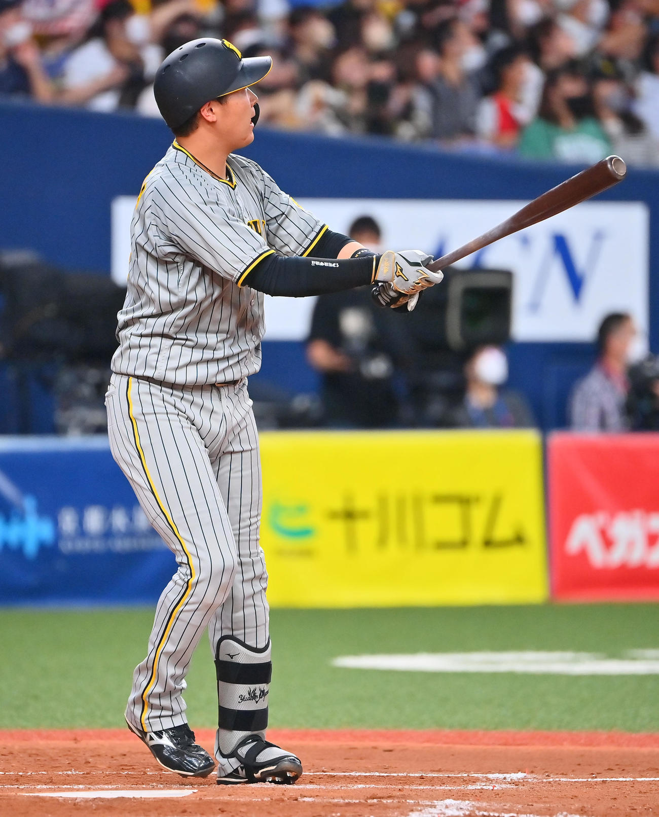 オリックス対阪神　5回表阪神2死一、三塁、左越えに3点本塁打を放つ大山（撮影・和賀正仁）
