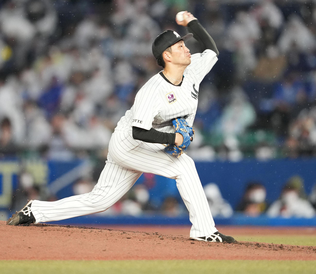ロッテ対DeNA　先発し力投するロッテ小島（撮影・鈴木みどり）