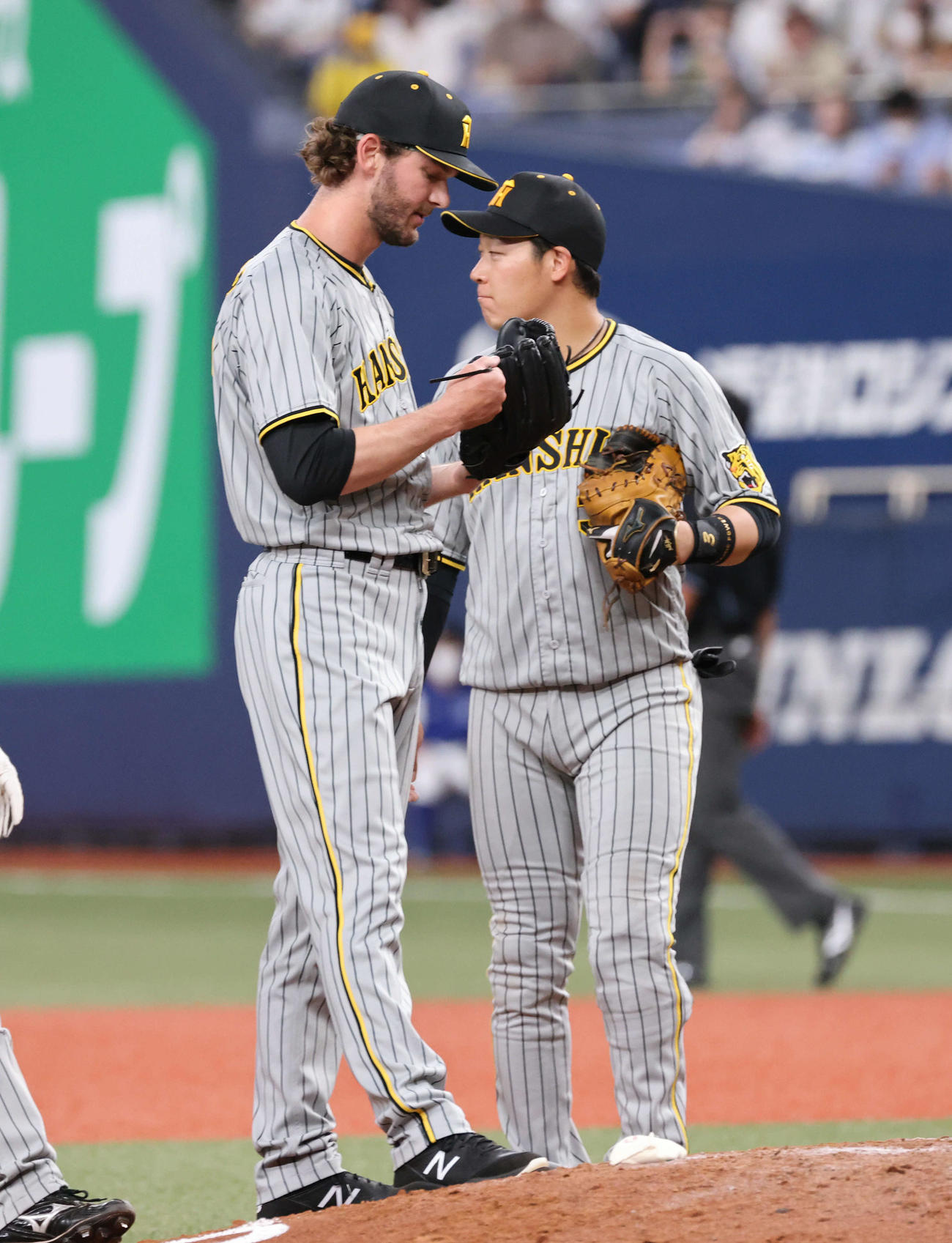 オリックス対阪神　8回裏オリックス1死一、二塁、ケラーは降板（撮影・加藤孝規）