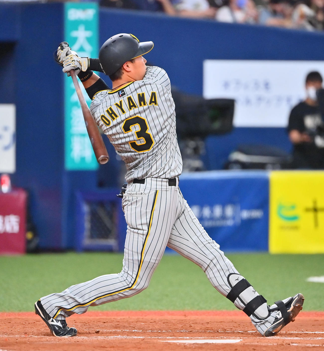 オリックス対阪神　5回表阪神2死2死一、三塁、左越えに3点本塁打を放つ大山（撮影・和賀正仁）