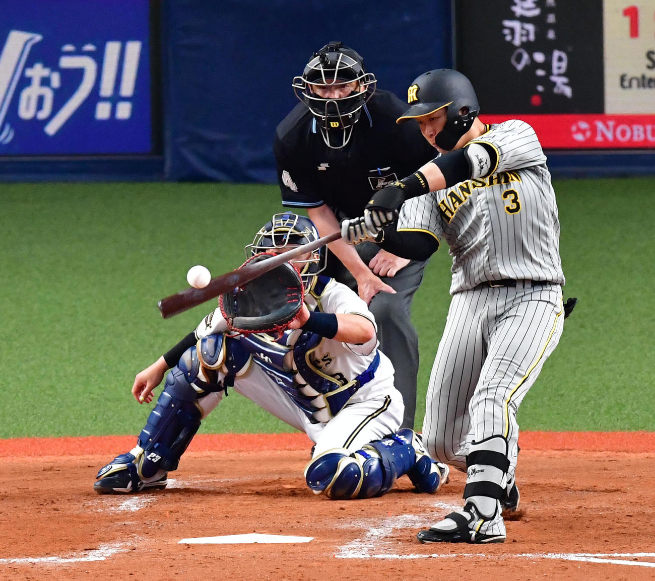 オリックス対阪神　5回表阪神2死一、三塁、大山は左越え3点本塁打を放つ（撮影・前岡正明）