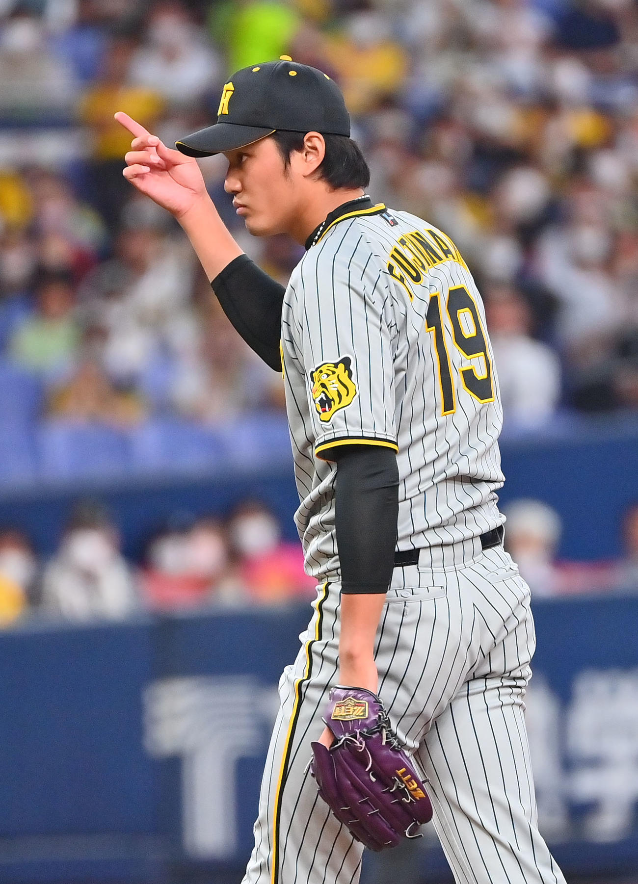 オリックス対阪神　9回裏阪神2死、紅林の三振をアピールする藤浪（撮影・和賀正仁）