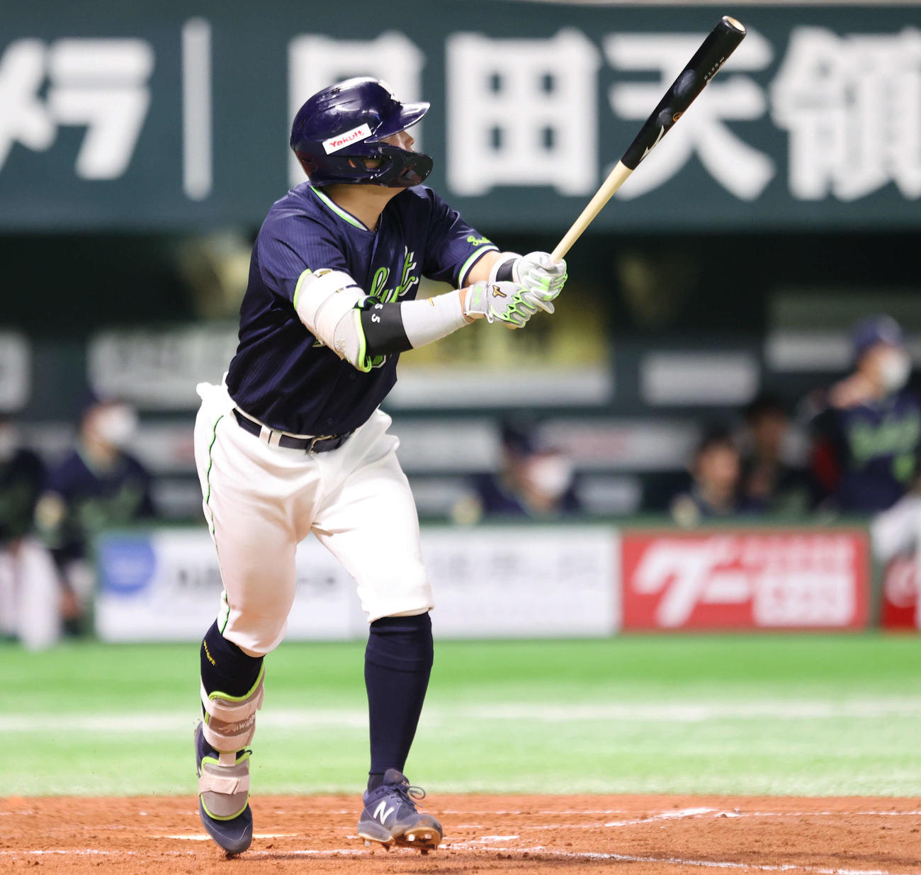 ソフトバンク対ヤクルト　4回表ヤクルト無死、左越え本塁打を放つ村上（撮影・梅根麻紀）