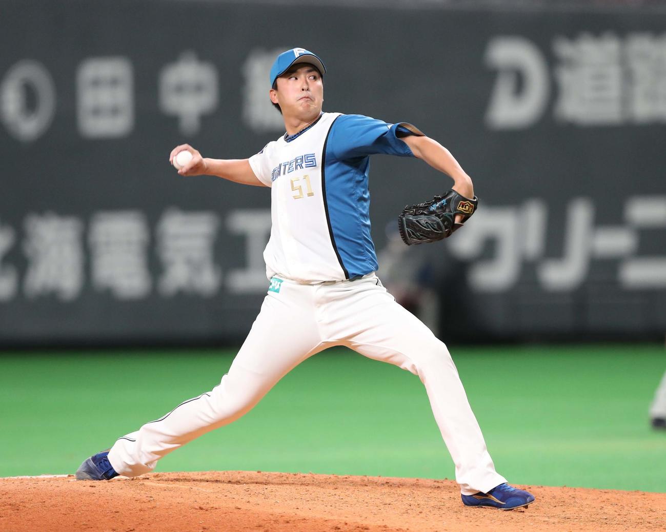 日本ハム対中日　11回に登板の石川直（撮影・黒川智章）