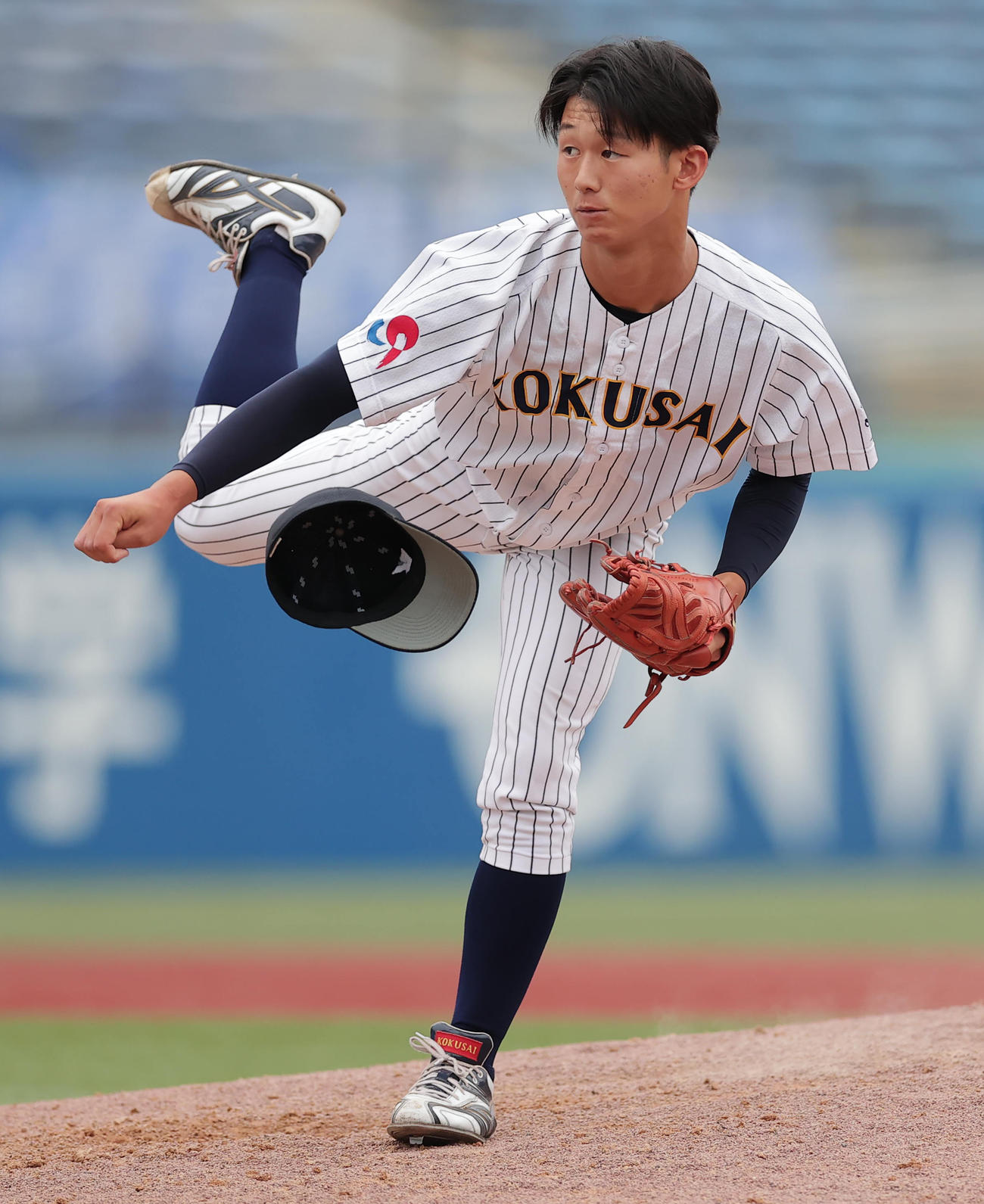 東日本国際大対亜大　力投する東日本国際大・阿字（撮影・野上伸悟）