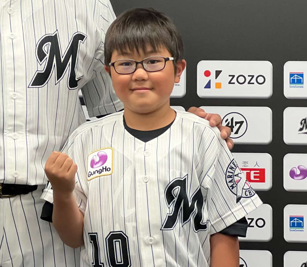 ロッテに「入団」した宇都宮幹汰君（撮影・金子真仁）