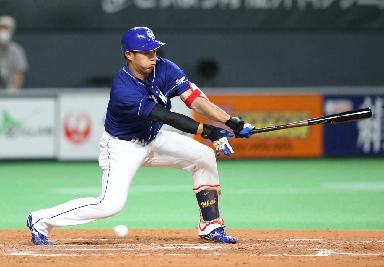日本ハム対中日　5回表中日無死、鵜飼は三振に終わる（撮影・佐藤翔太）