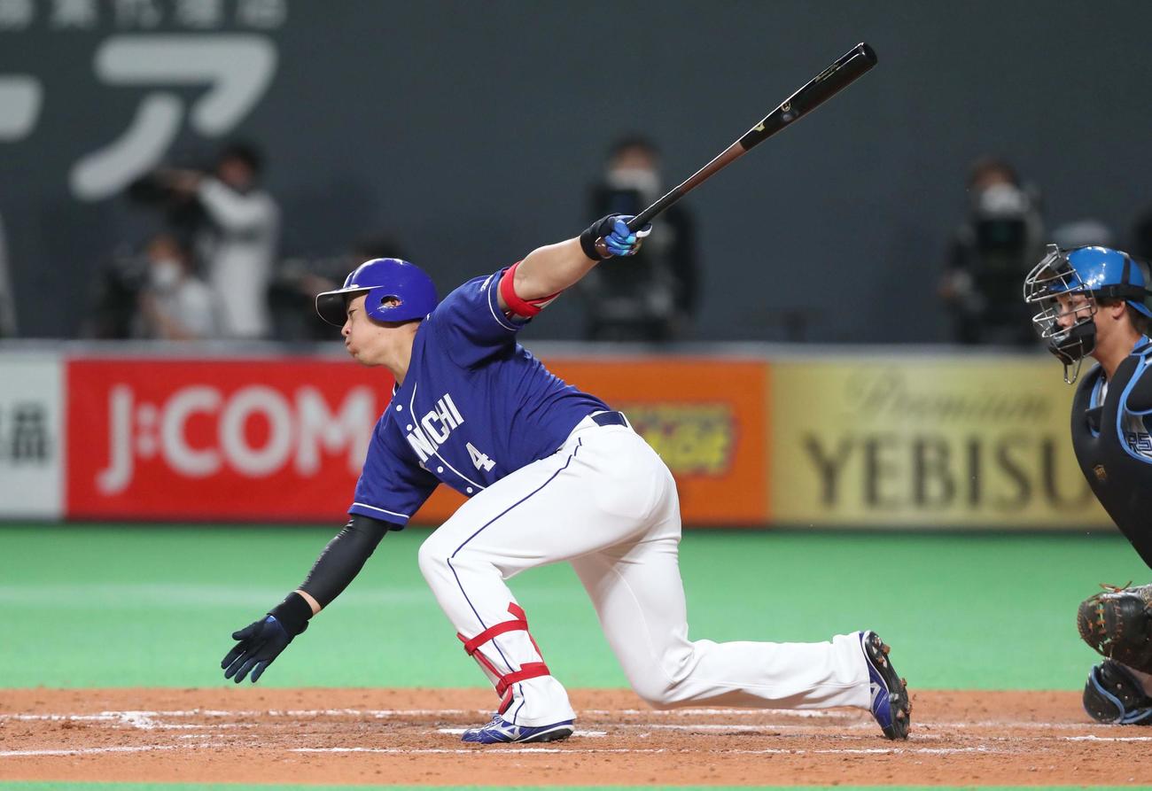 日本ハム対中日　5回表中日無死、三振に終わる鵜飼（撮影・黒川智章）