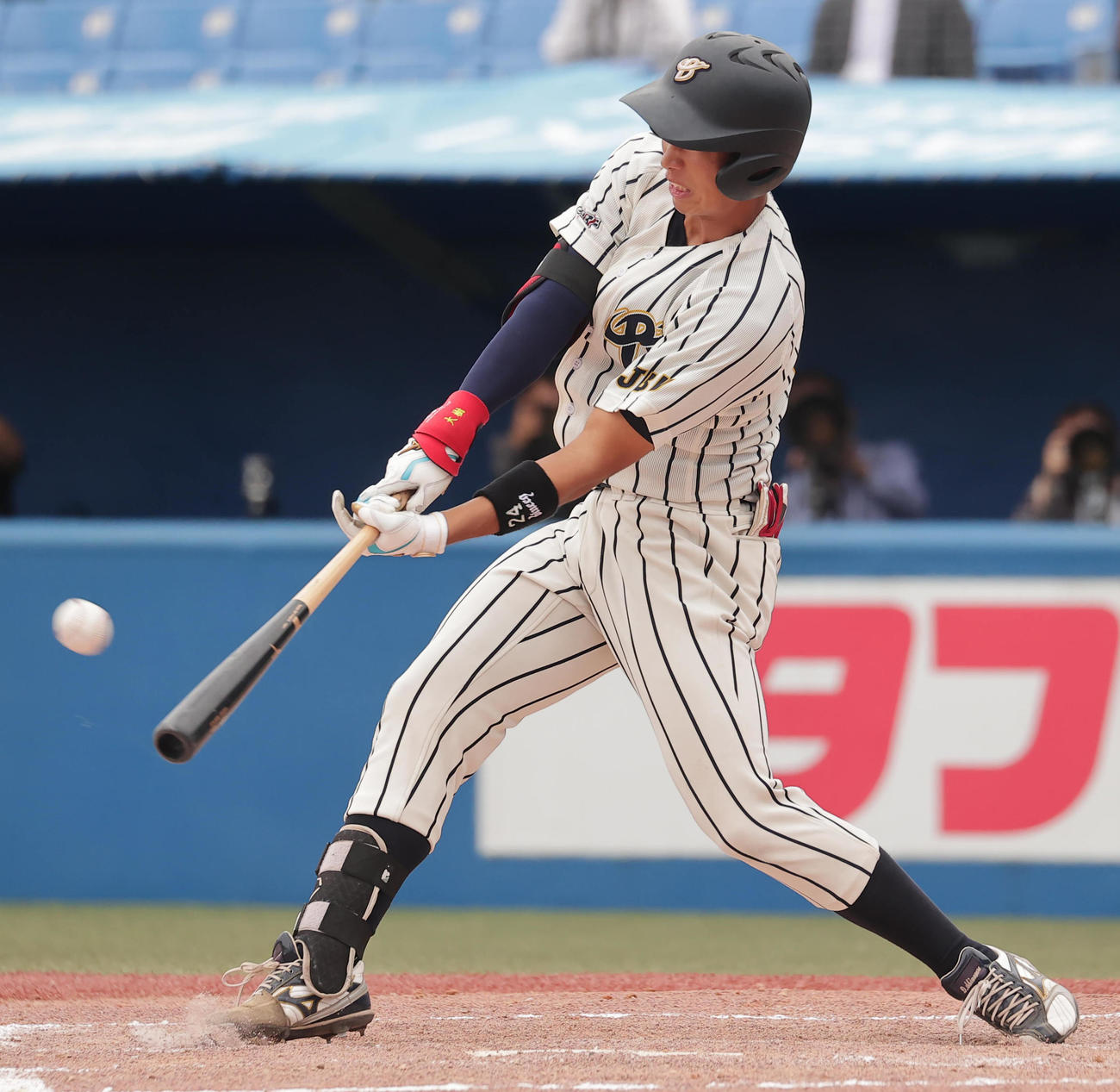 佛教大対上武大　7回裏上武大1死、右越え先制本塁打を放つ島村（撮影・野上伸悟）