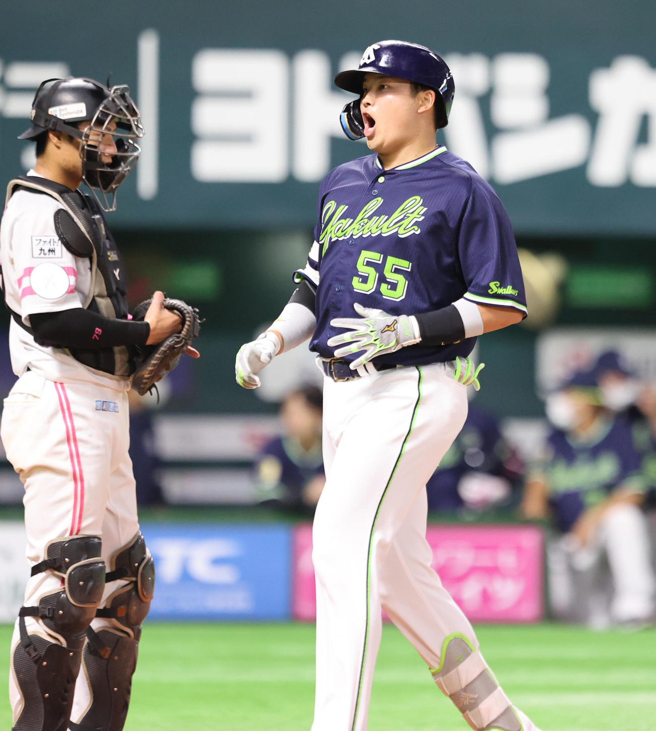 ソフトバンク対ヤクルト　5回表ヤクルト無死一塁、村上宗隆は左越えに2点本塁打を放つ（撮影・梅根麻紀）