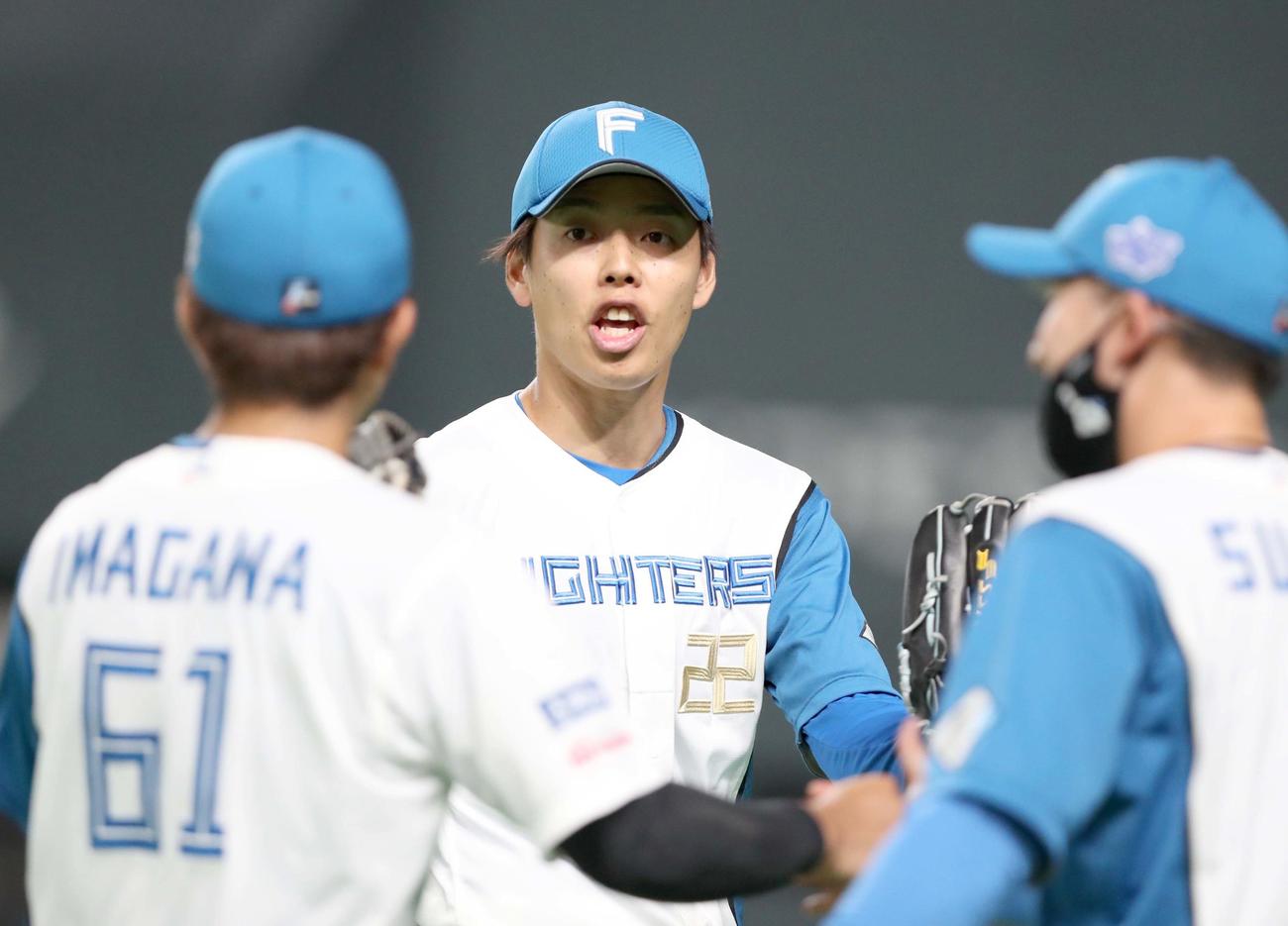 日本ハム対中日　5回表、無失点に抑え意気込む杉浦（撮影・黒川智章）