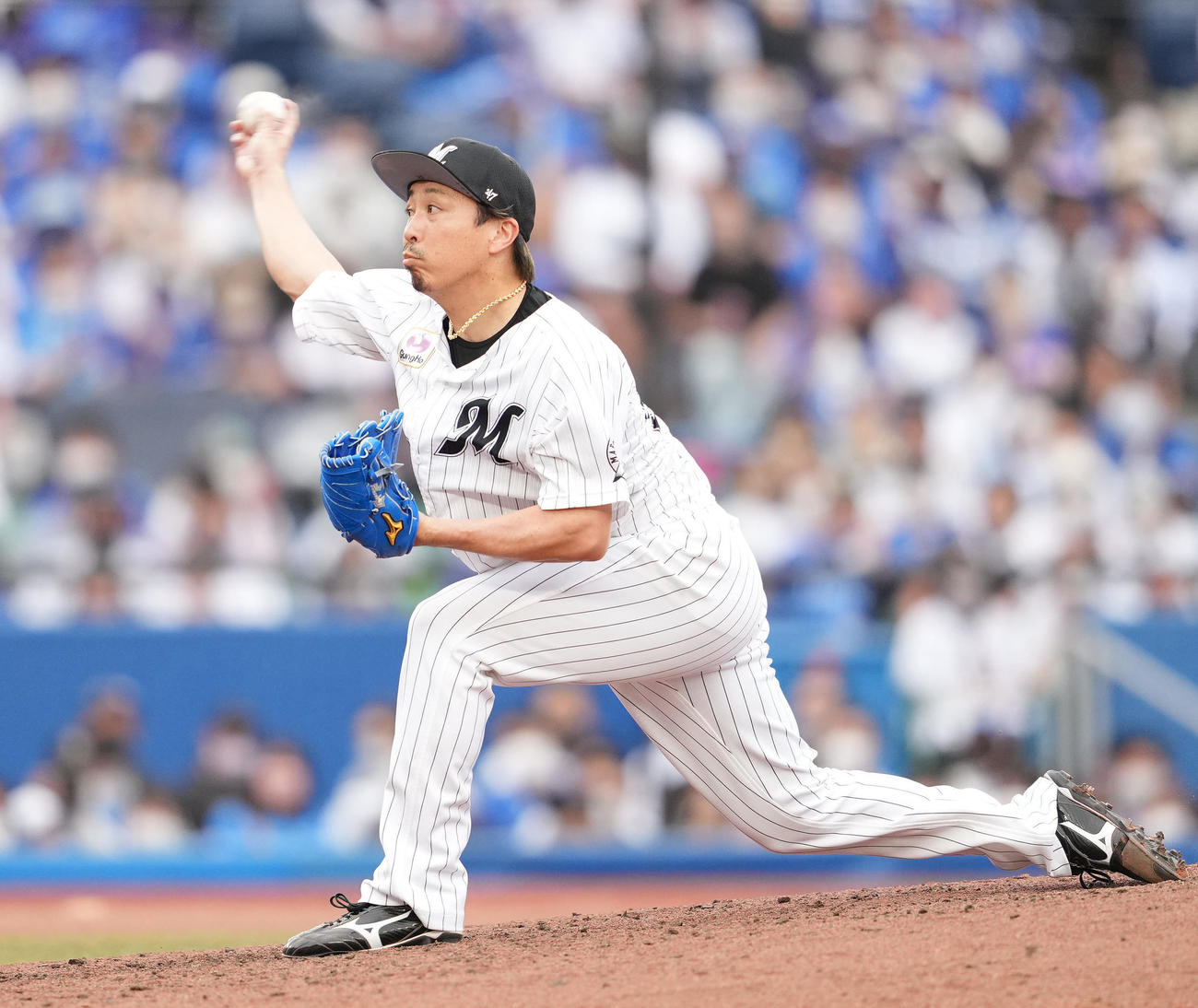 ロッテ対DeNA 9回表から2番手で登板したロッテ益田（撮影・鈴木みどり）