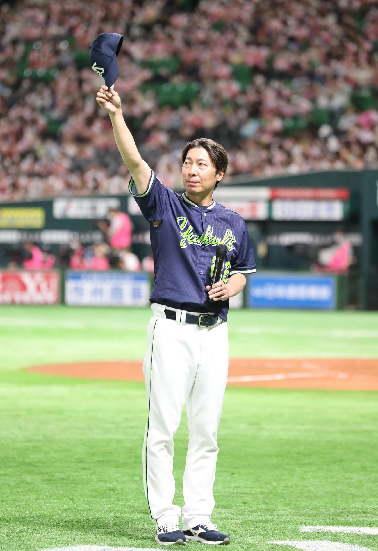 ソフトバンク対ヤクルト　交流戦優勝を決め、インタビューを受けるヤクルト高津監督（撮影・梅根麻紀）