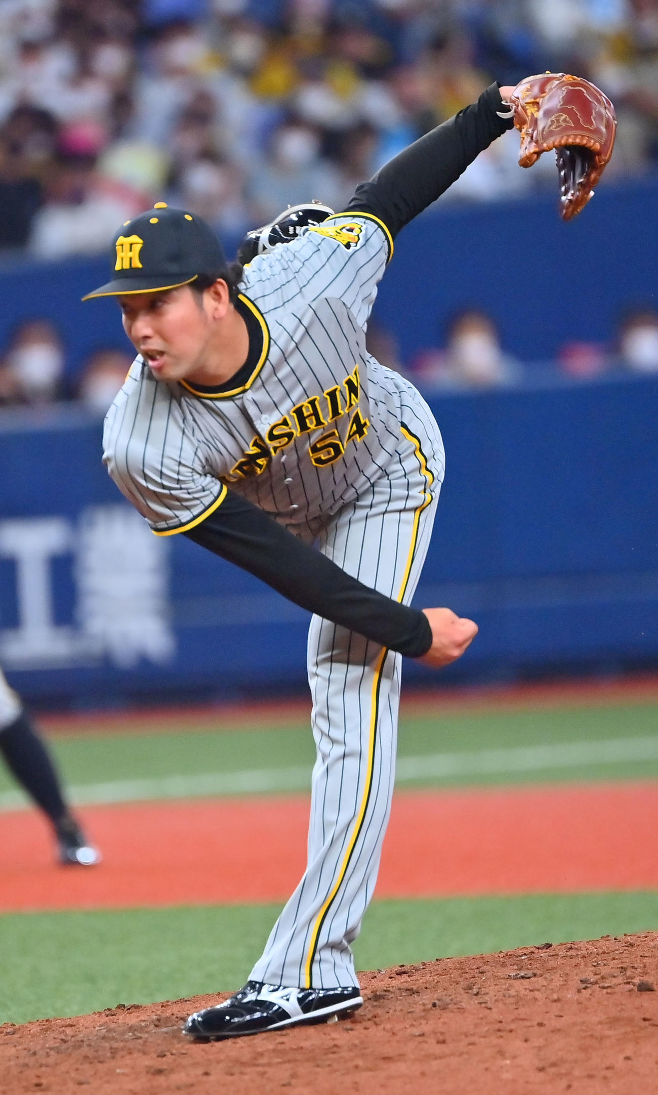 オリックス対阪神　6回裏に登板する阪神2番手の加治屋（撮影・和賀正仁）