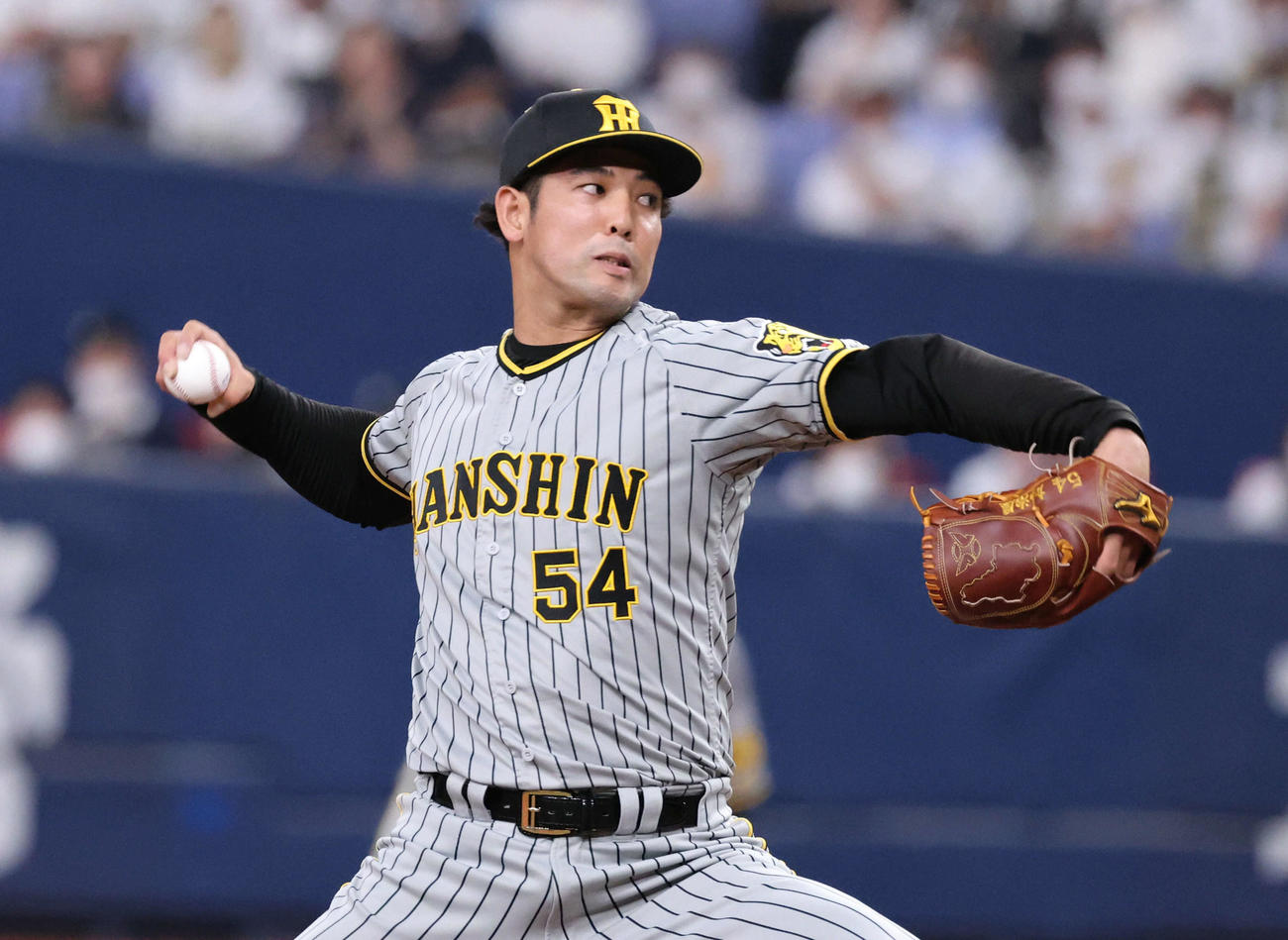 オリックス対阪神　6回裏オリックス1死、阪神2番手の加治屋（撮影・加藤孝規）