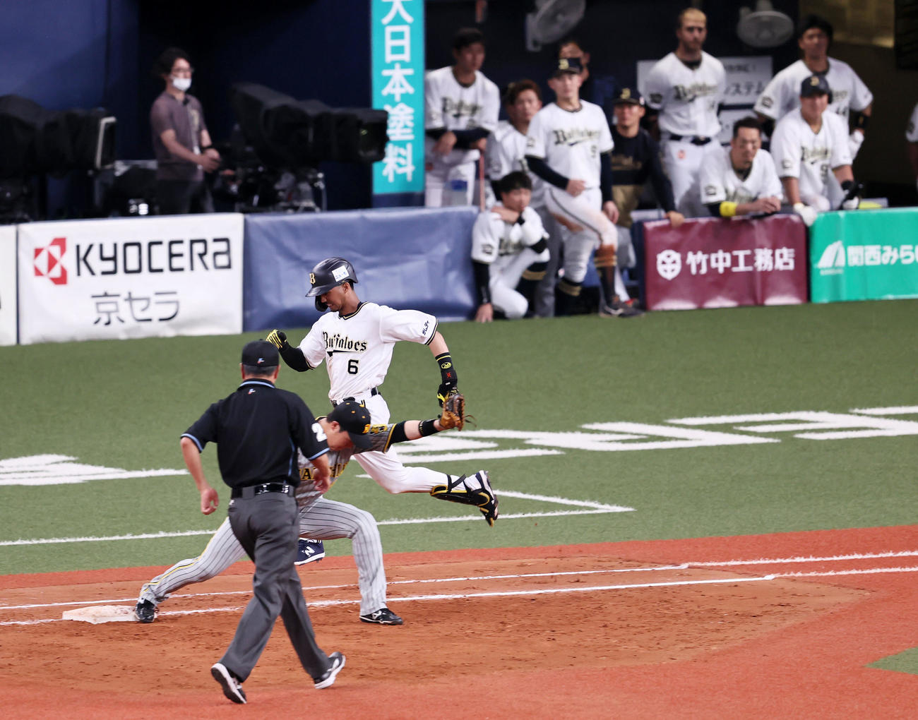オリックス対阪神　11回裏オリックス2死一、三塁、宗は三ゴロを打って試合終了（撮影・加藤哉）