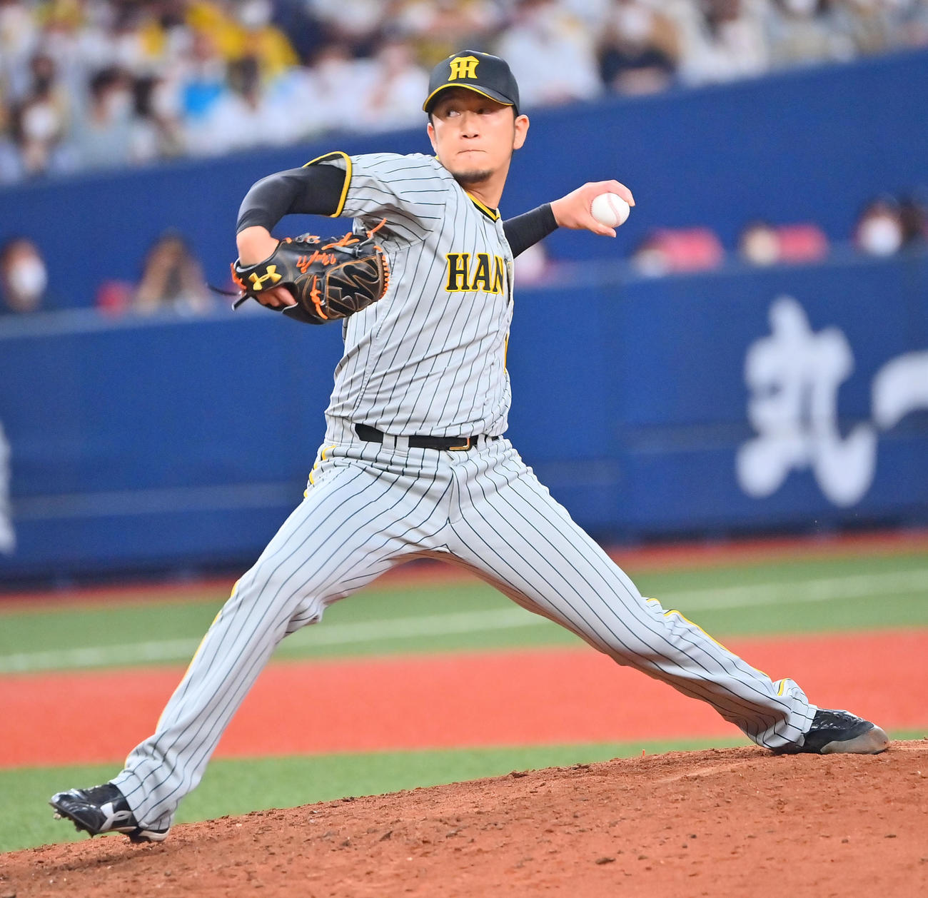オリックス対阪神　9回裏に登板する阪神岩貞（撮影・和賀正仁）