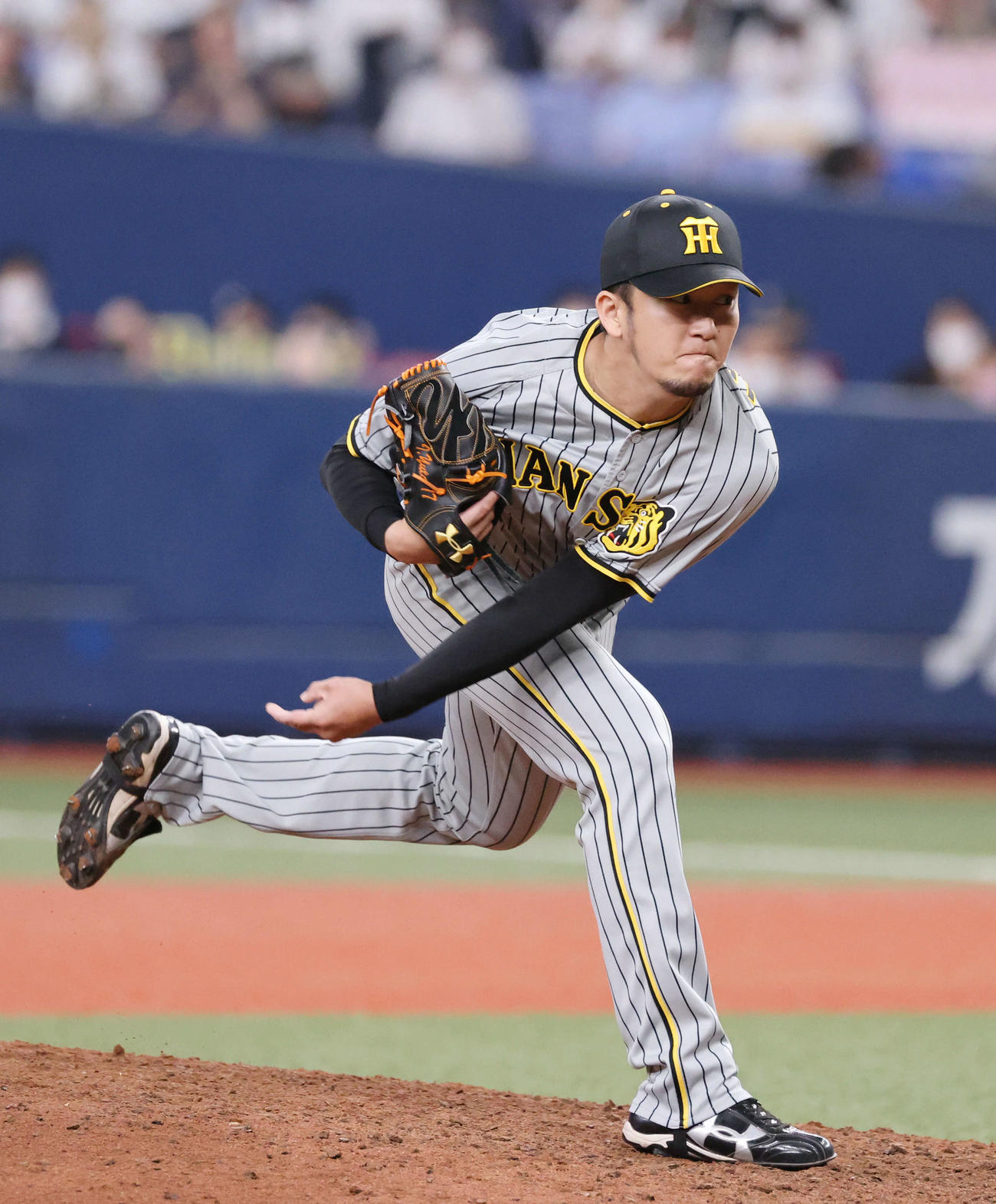 オリックス対阪神　9回裏オリックス2死二塁、阪神6番手の岩貞（撮影・加藤孝規）