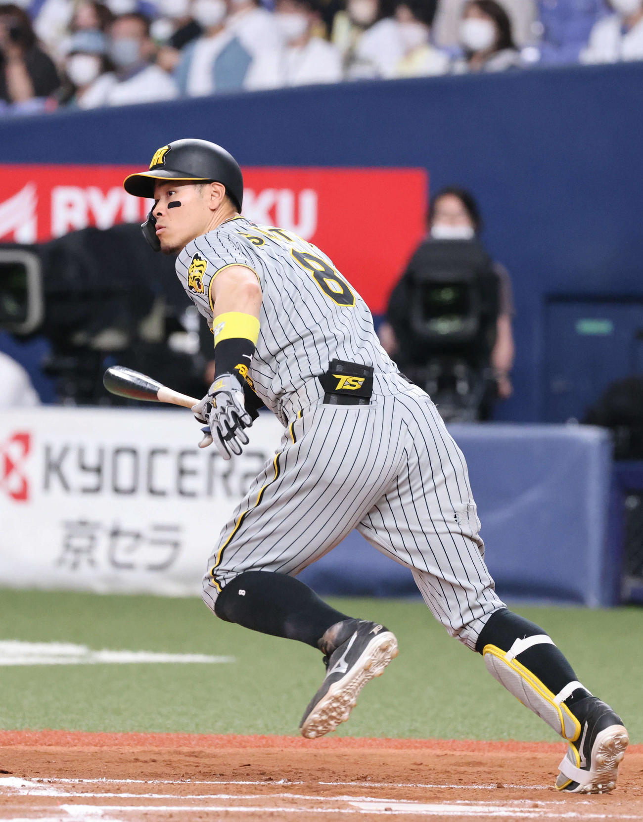オリックス対阪神　11回表阪神無死、佐藤輝は左前打を放つ（撮影・加藤孝規）