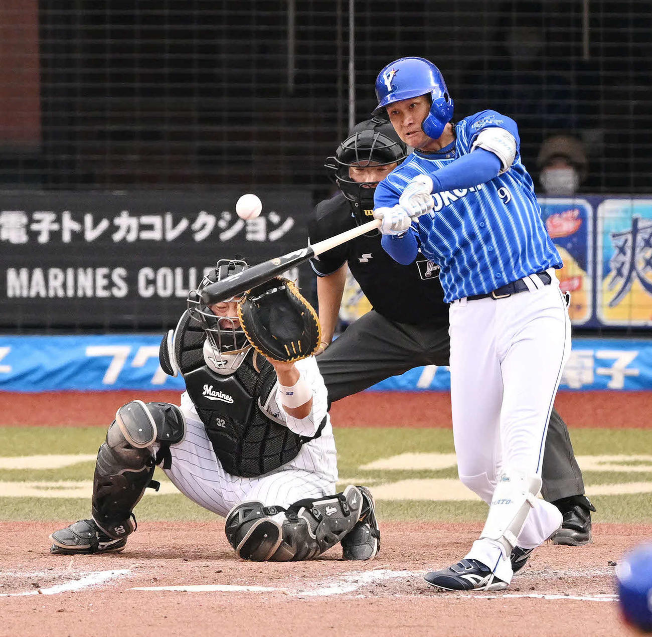 ロッテ対DeNA 11回表DeNA1死二塁、代打大和は適時二塁打を放つ（撮影・滝沢徹郎）