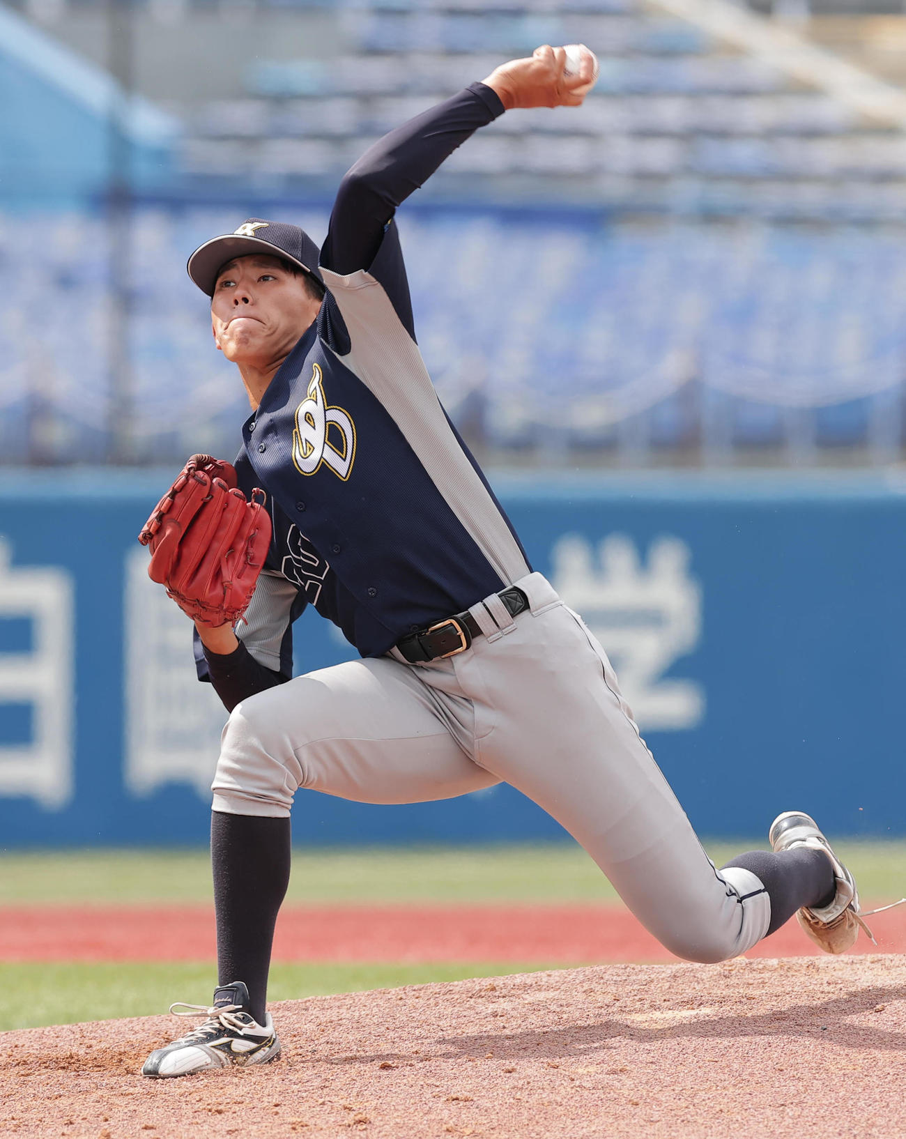 亜大対上武大　力投する上武大・山田（撮影・野上伸悟）