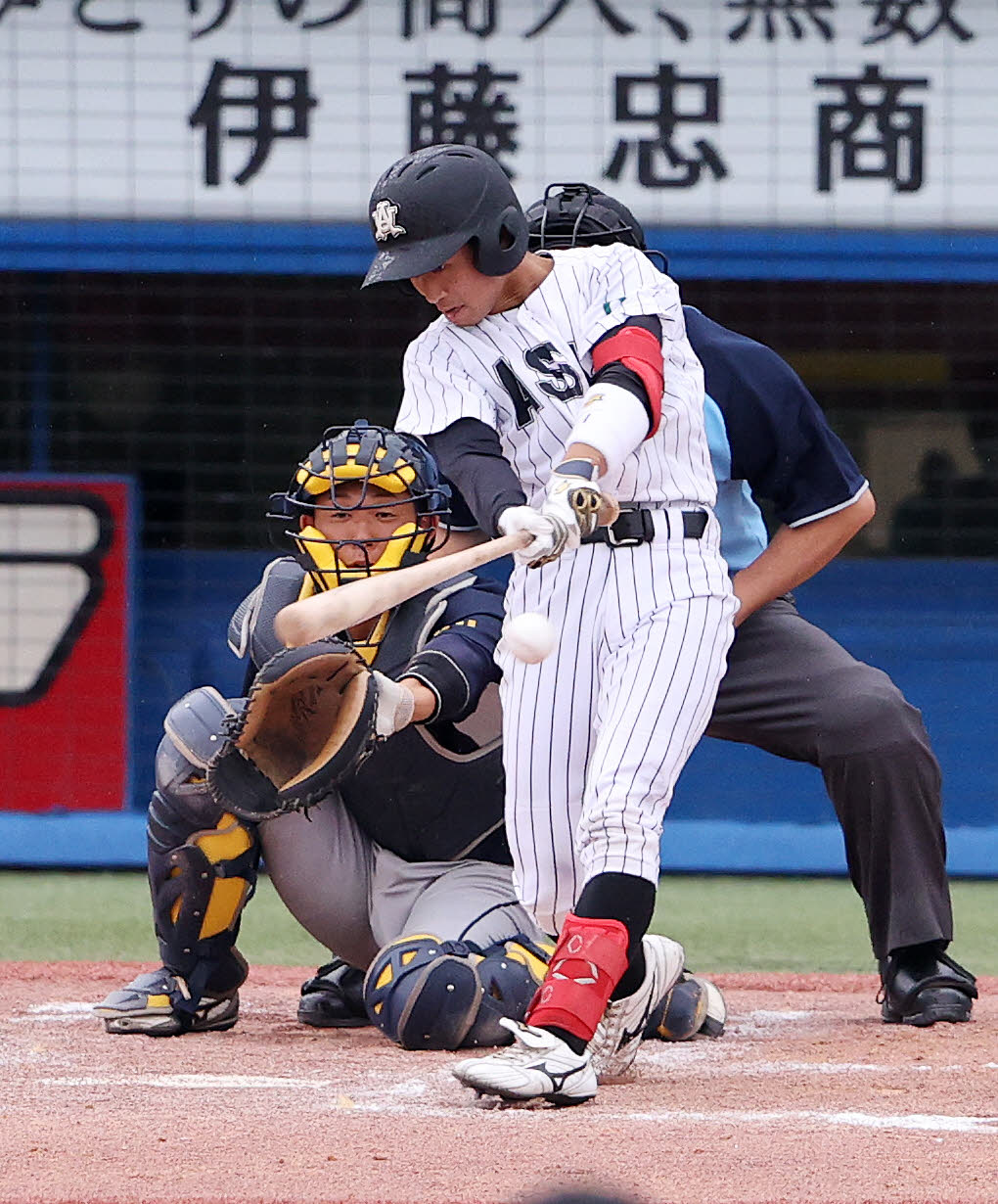 亜大対上武大　3回表亜大1死二、三塁、田中幹は左前2点適時打を放つ（撮影・鈴木正人）