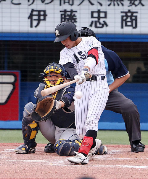 亜大対上武大　3回表亜大1死二、三塁、田中幹は左前2点適時打を放つ（撮影・鈴木正人）