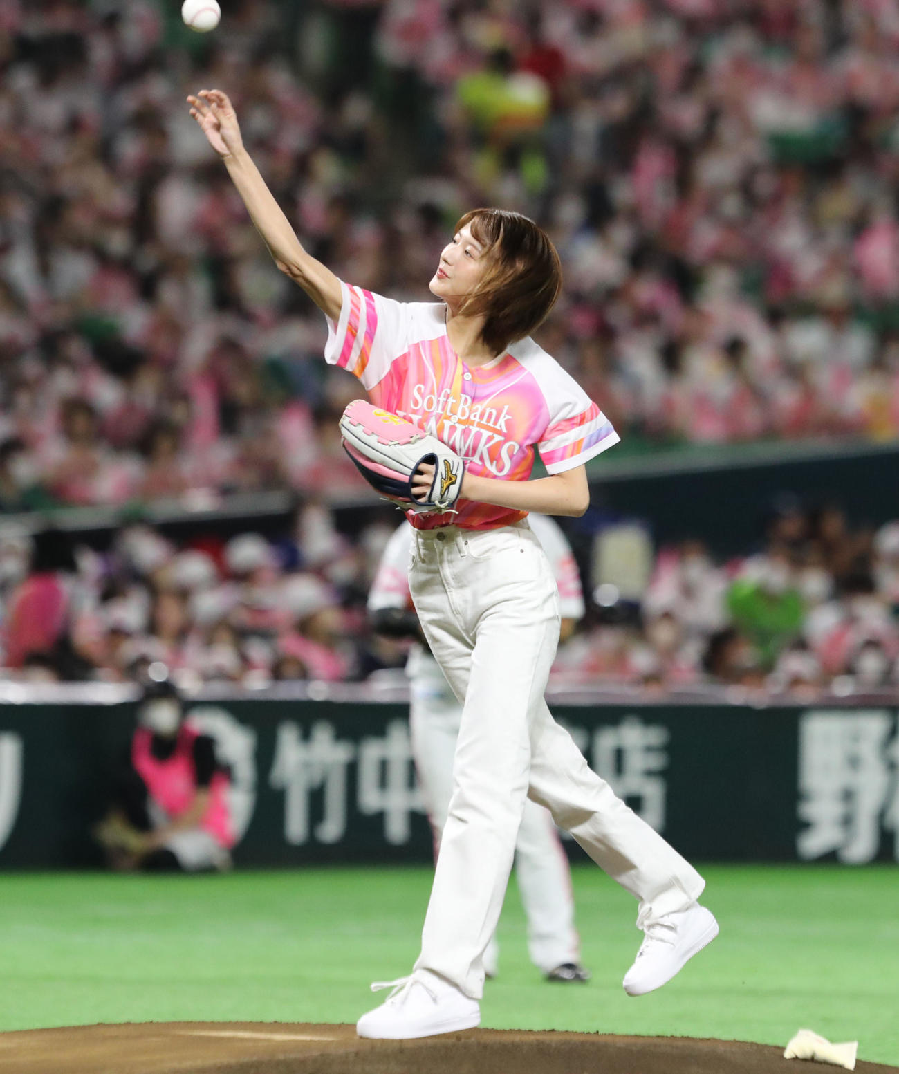 ソフトバンク対ヤクルト　始球式を行った櫻坂46・関有美子（撮影・梅根麻紀）