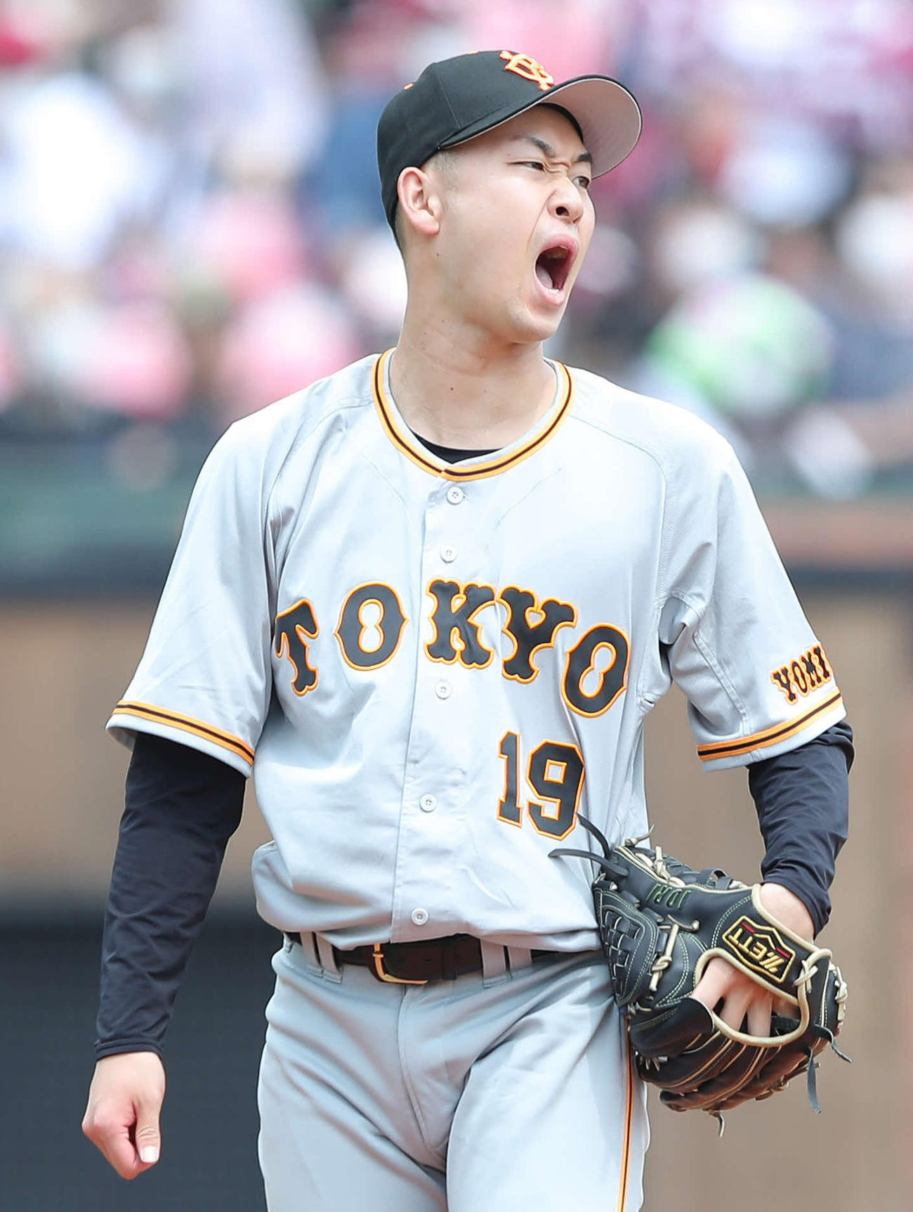 楽天対巨人　2回裏楽天1死、辰己に右越え先制ソロ本塁打を浴びる山崎伊織（撮影・河田真司）