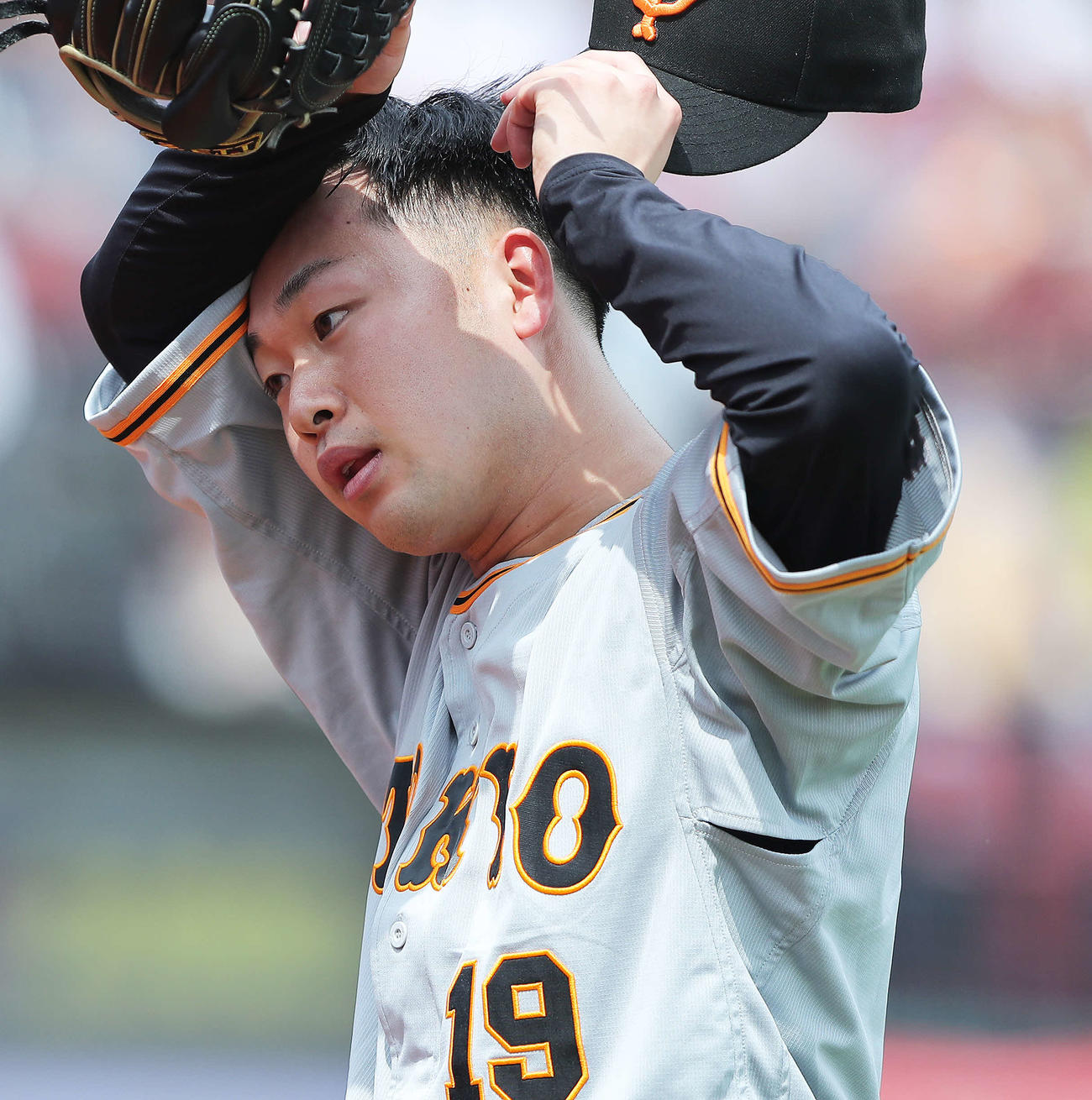 楽天対巨人　2回裏楽天2死二塁、降板するす山崎伊（撮影・河田真司）