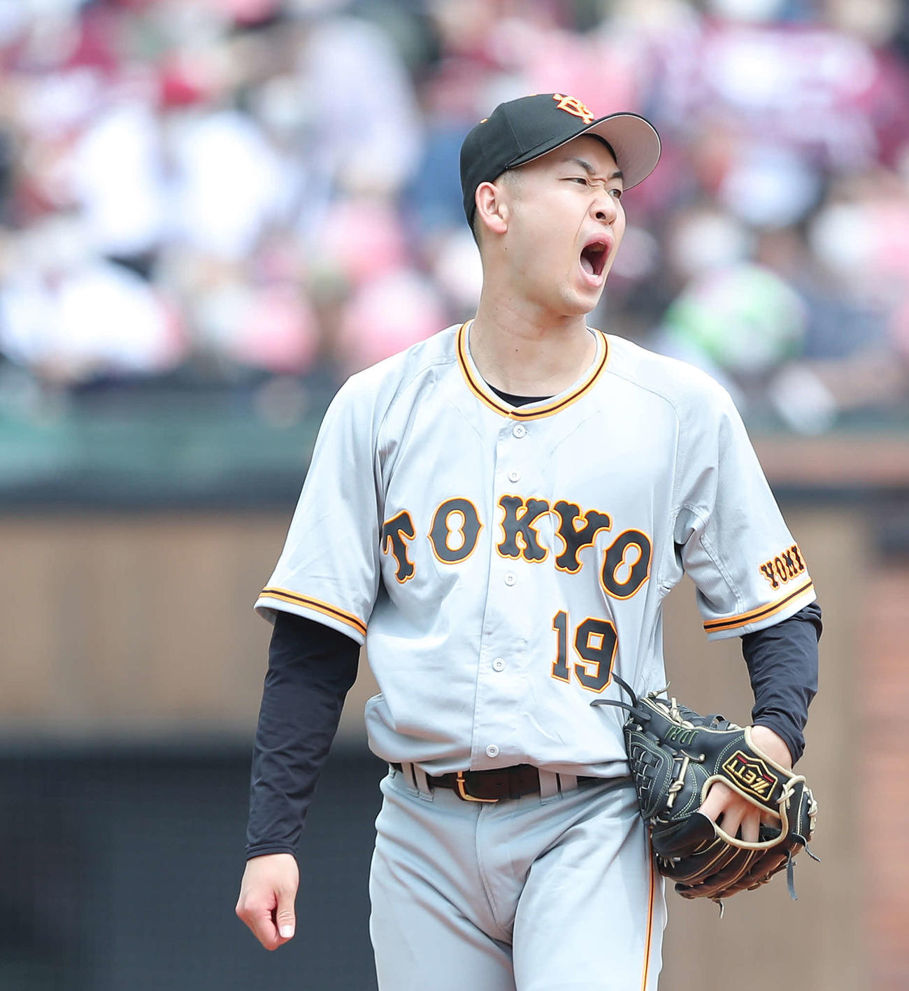 楽天対巨人　2回裏楽天1死、辰巳に右越え先制ソロ本塁打を浴びる山崎伊（撮影・河田真司）