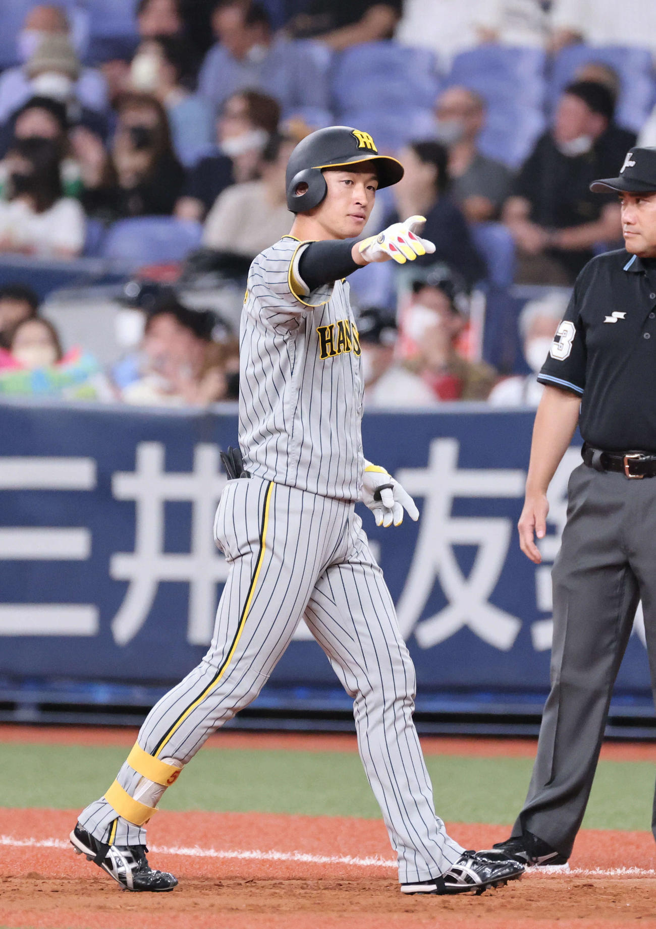 オリックス対阪神　3回表阪神2死一、三塁、近本は先制中前適時打を放つ（撮影・加藤孝規）