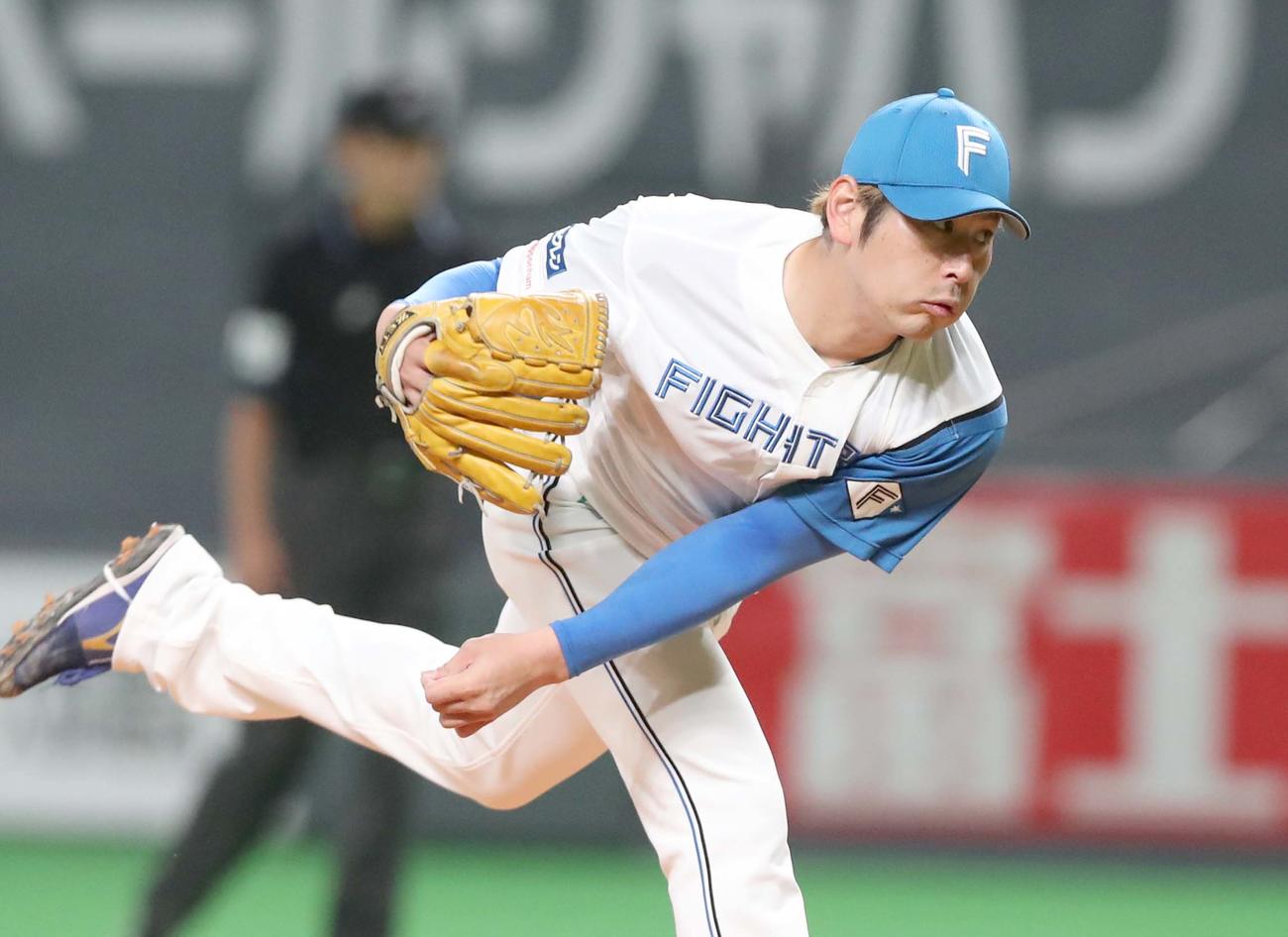 日本ハム対中日　日本ハム先発の加藤（撮影・黒川智章）