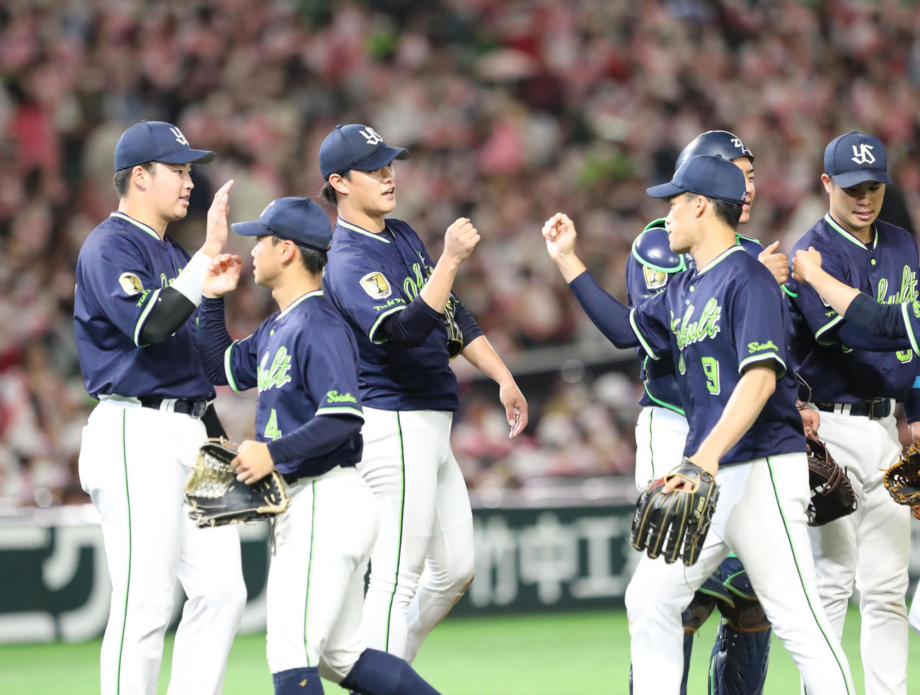 ソフトバンク対ヤクルト　完封勝利を飾った高橋奎二は笑顔（撮影・梅根麻紀）